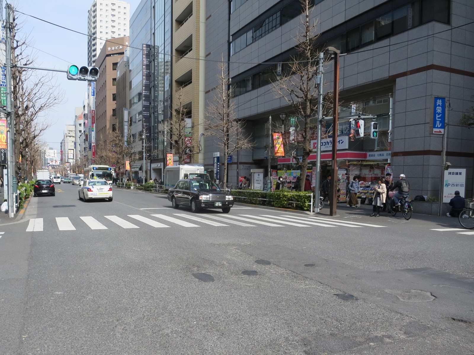 オフィスビル前面道路