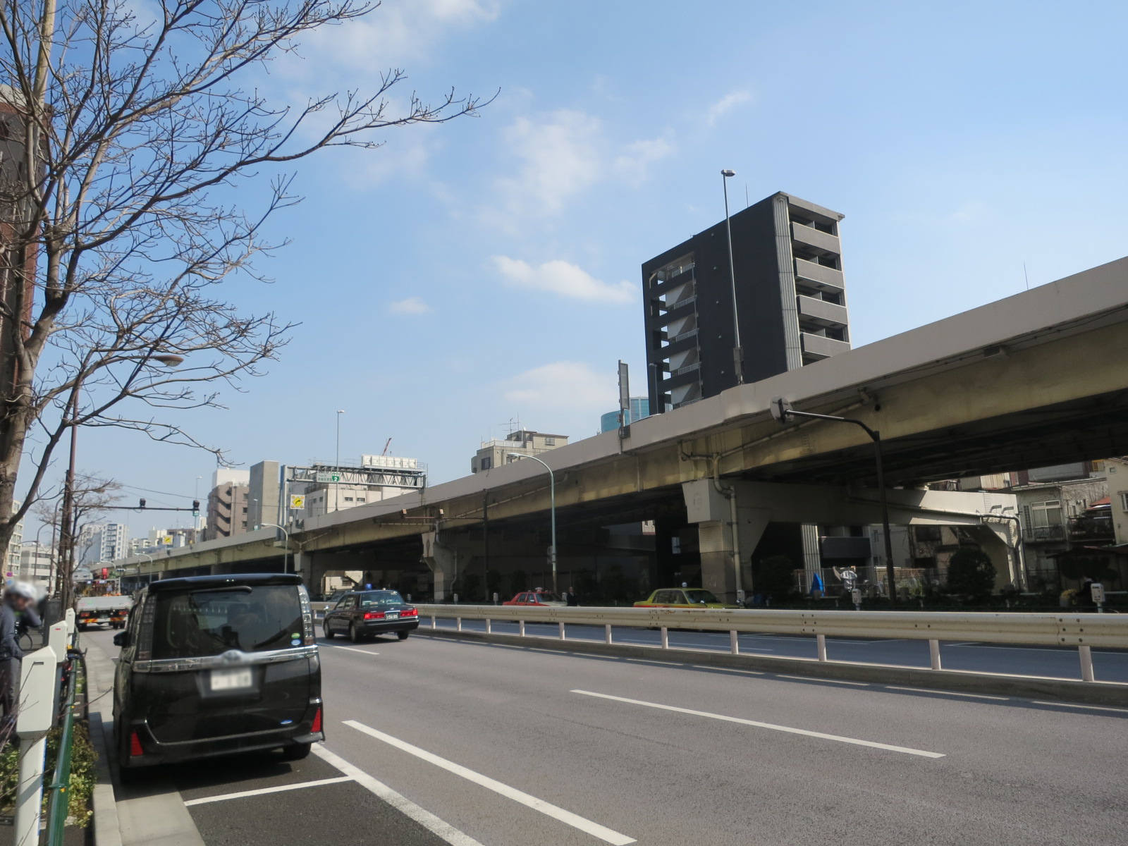 明治通り沿いの立地