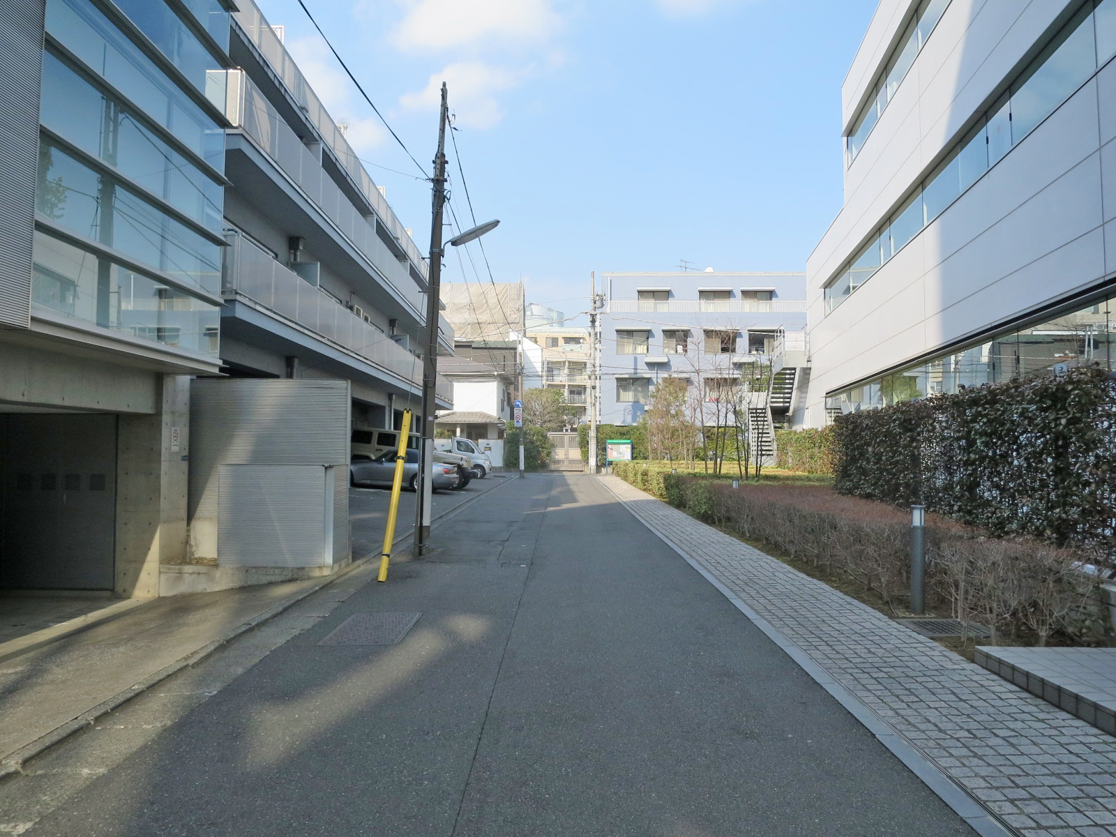 アーバンネット南麻布ビル前面の通り