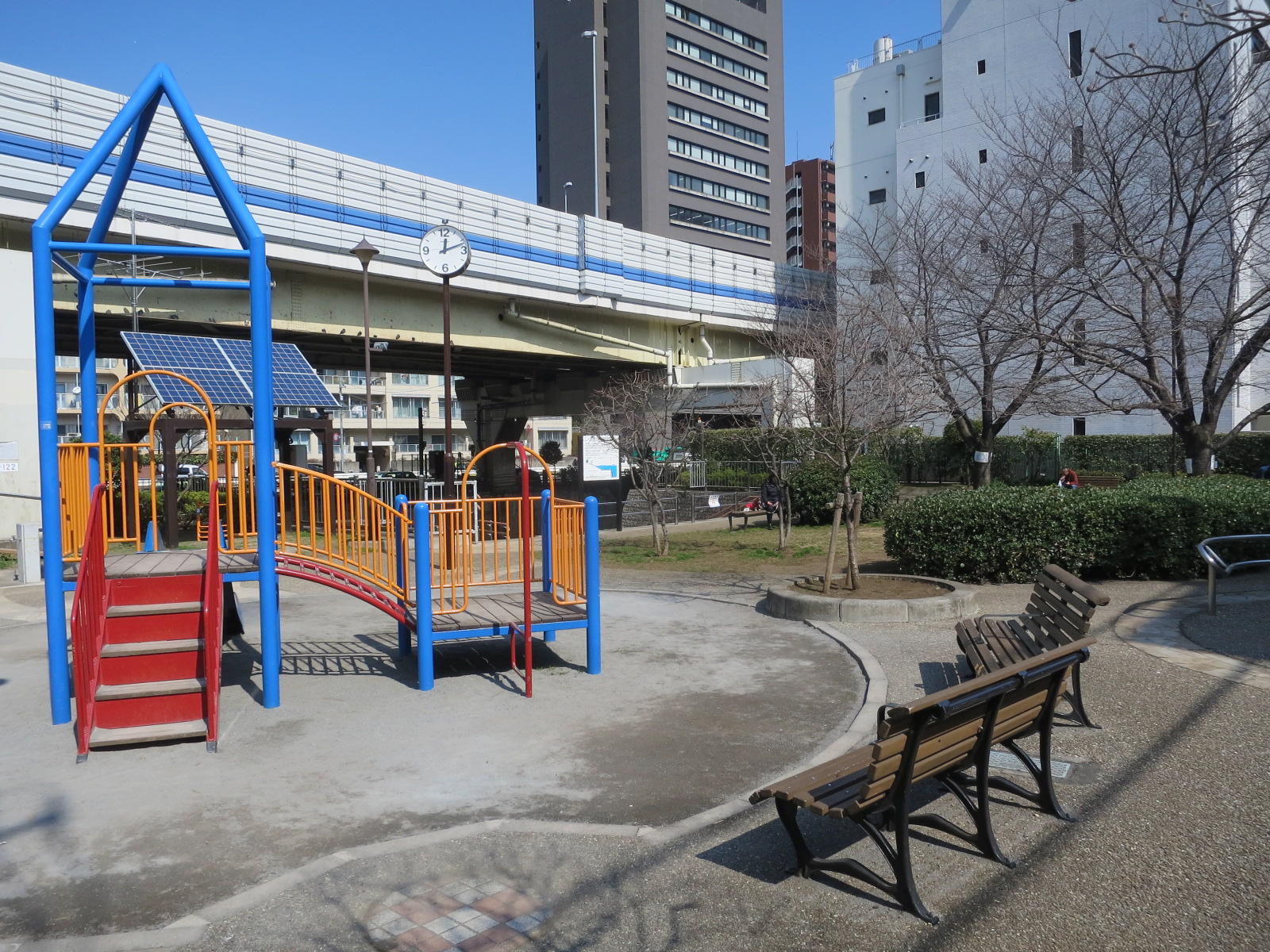 徒歩4分の白金公園