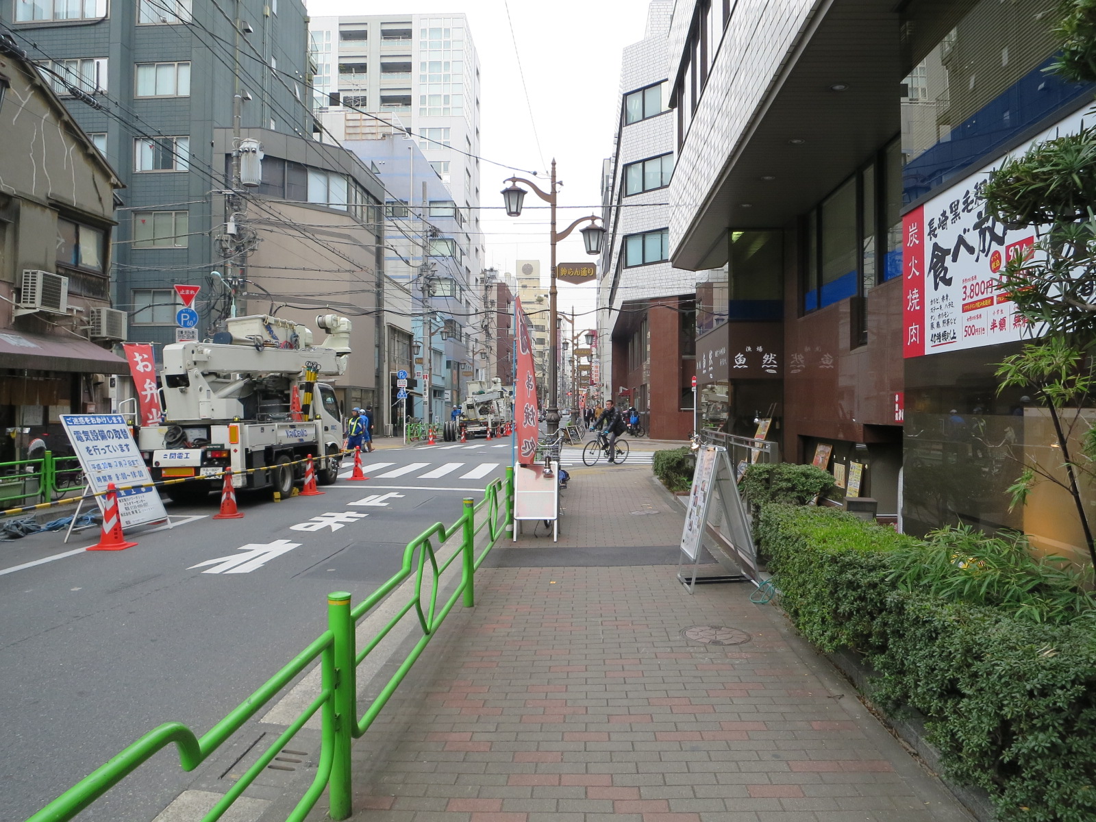 GEO八丁堀前面の通り