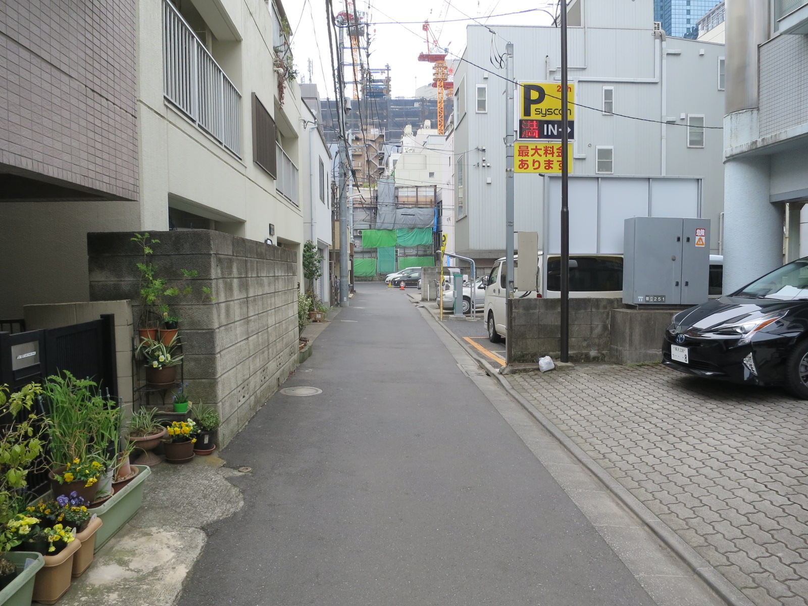 オフィスビル前面道路
