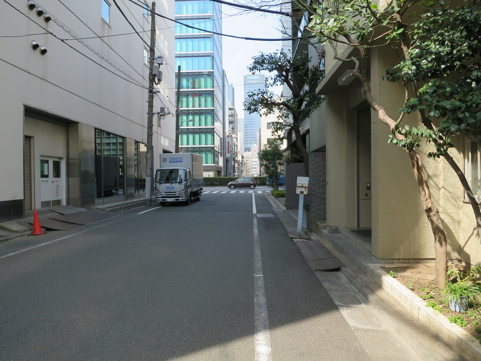 第一大倉ビル前面の通り
