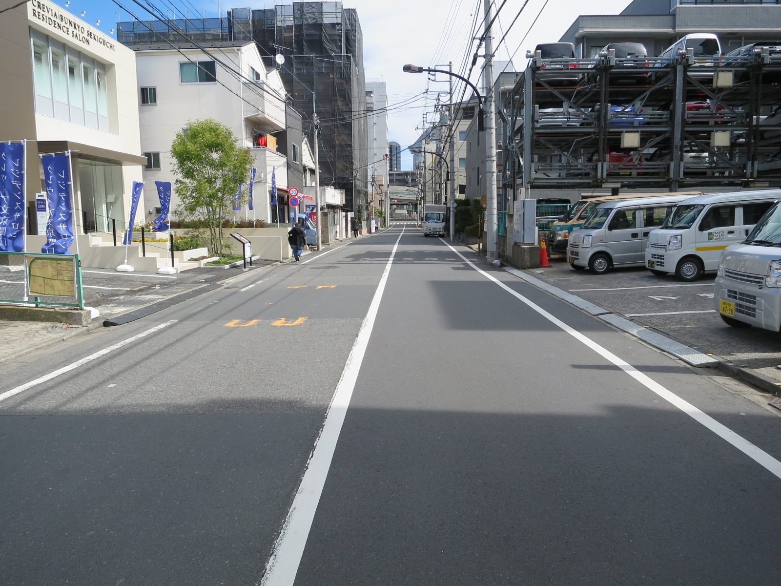 オフィスビル前面道路