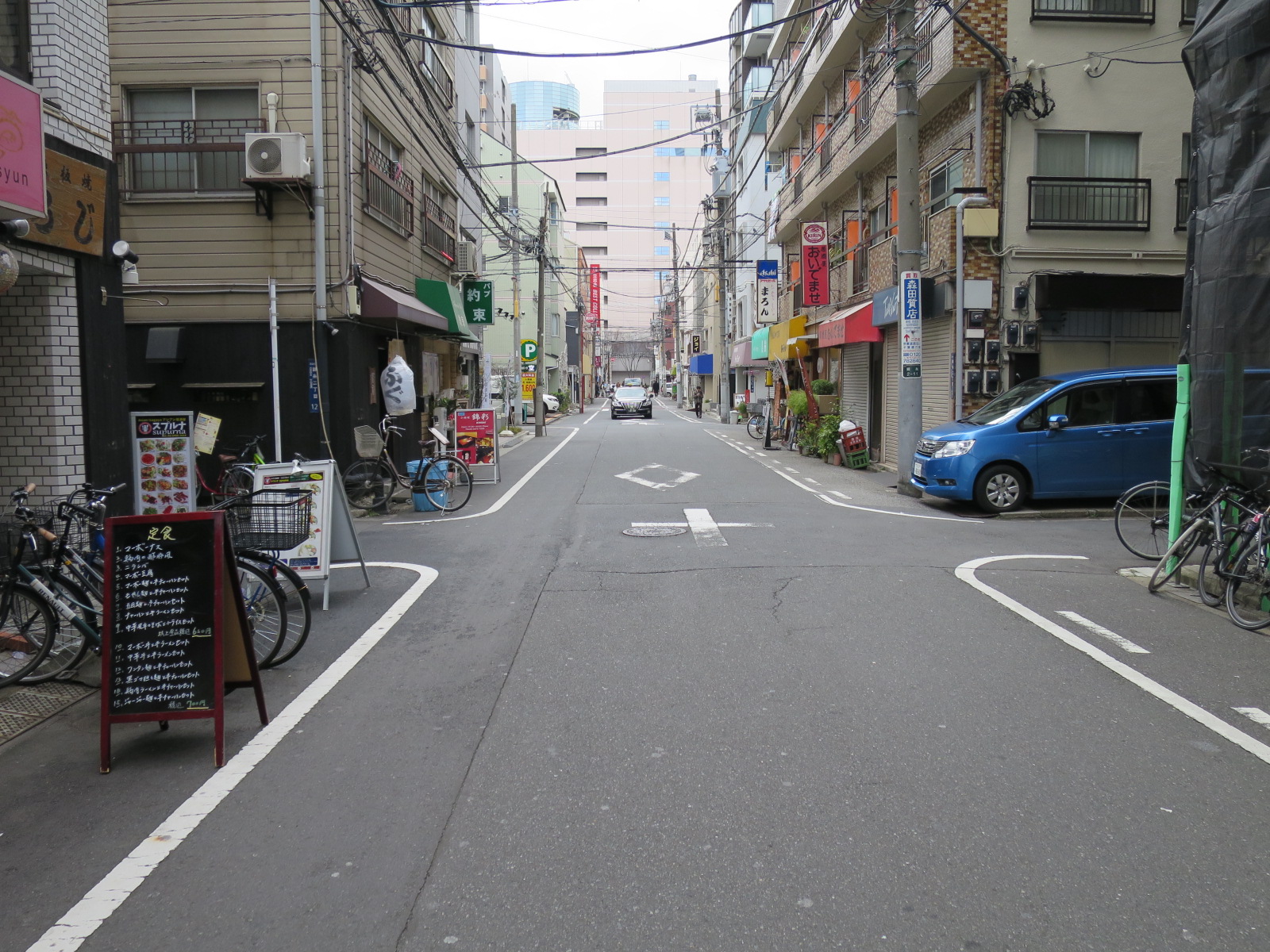 オフィスビル前面道路