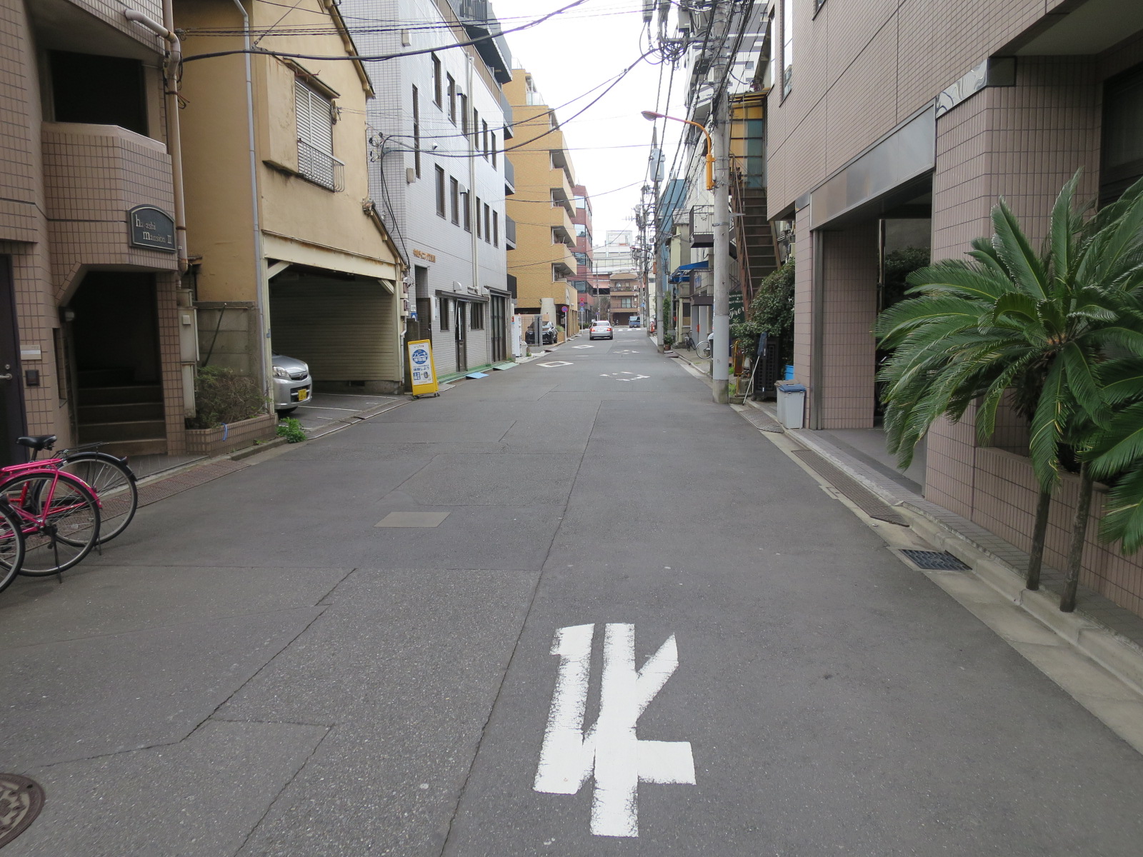 オフィスビル前面道路