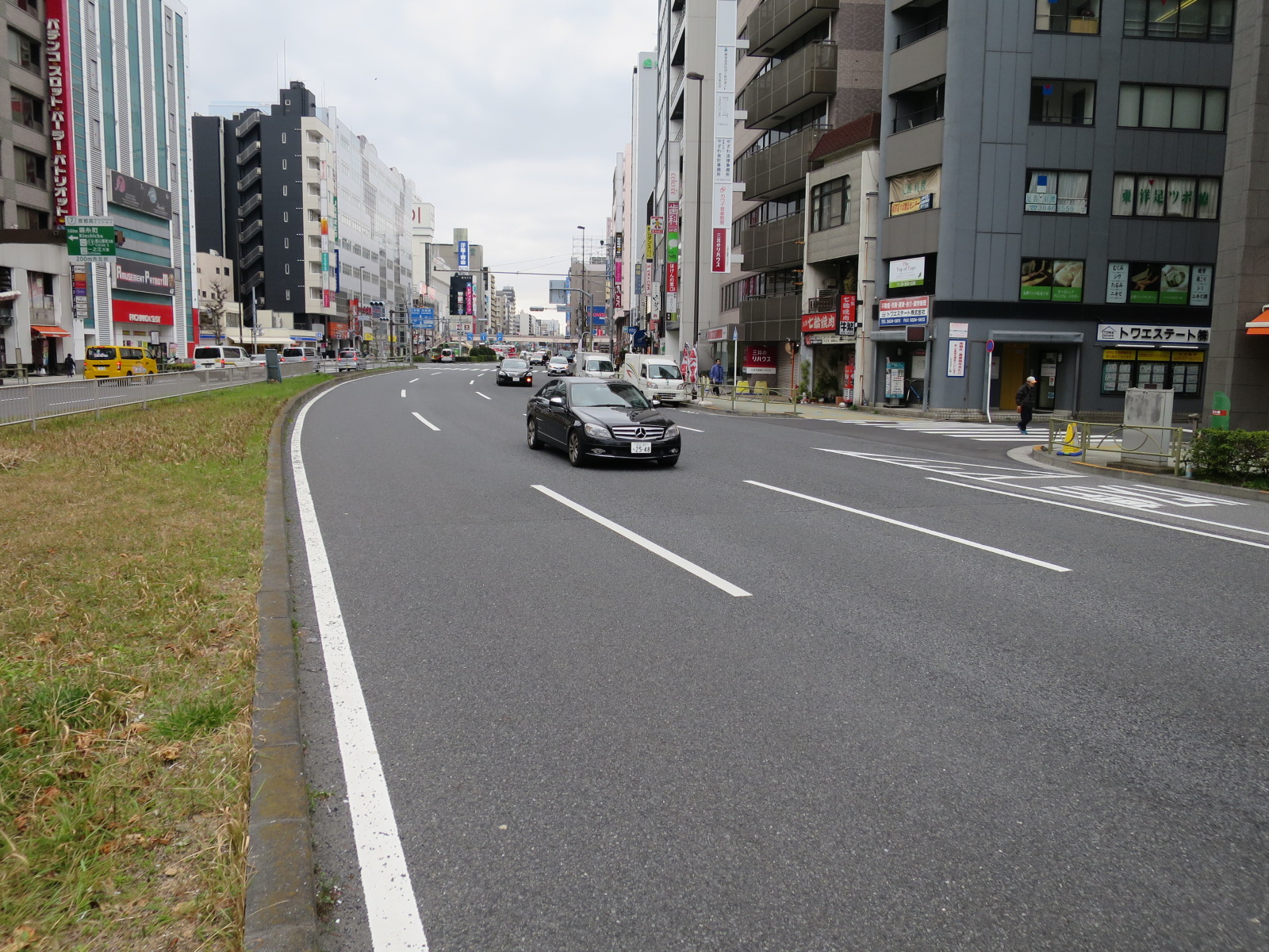 オフィスビル前面道路