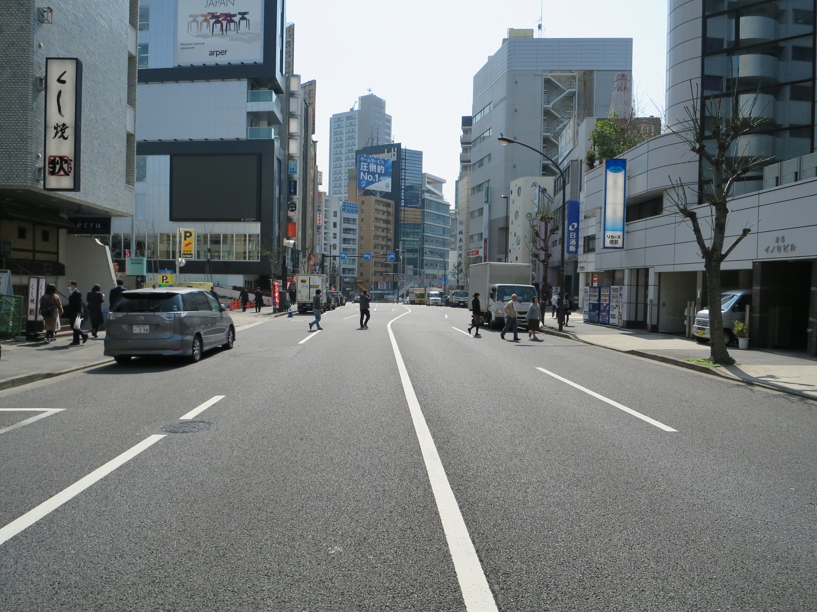 オフィスビル前面道路