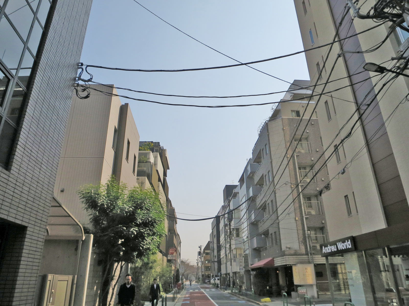 閑静なオフィス街