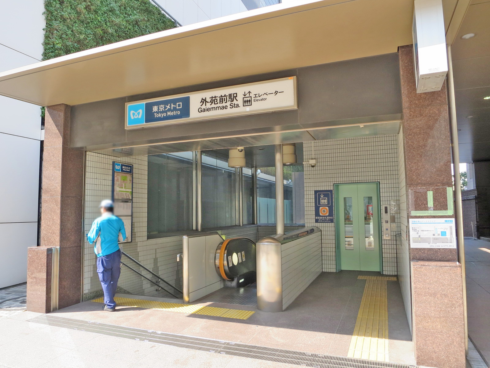 最寄りの「外苑前駅」