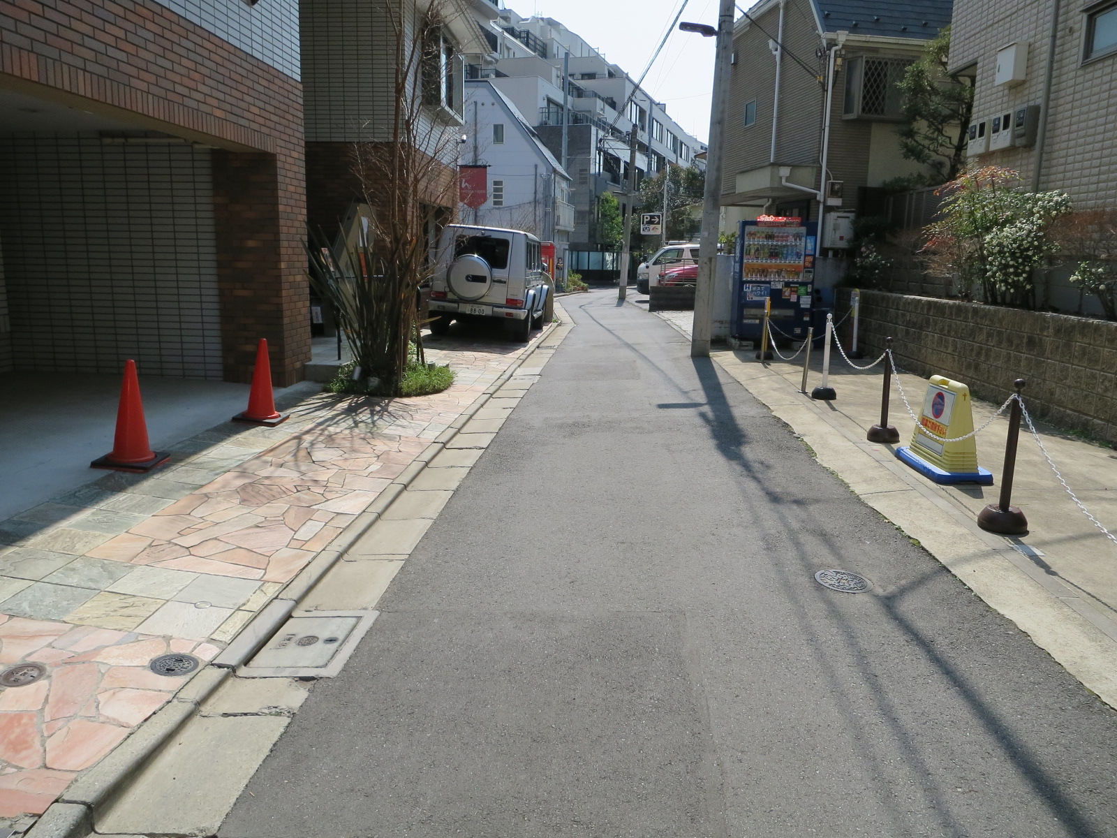 オフィスビル前面道路