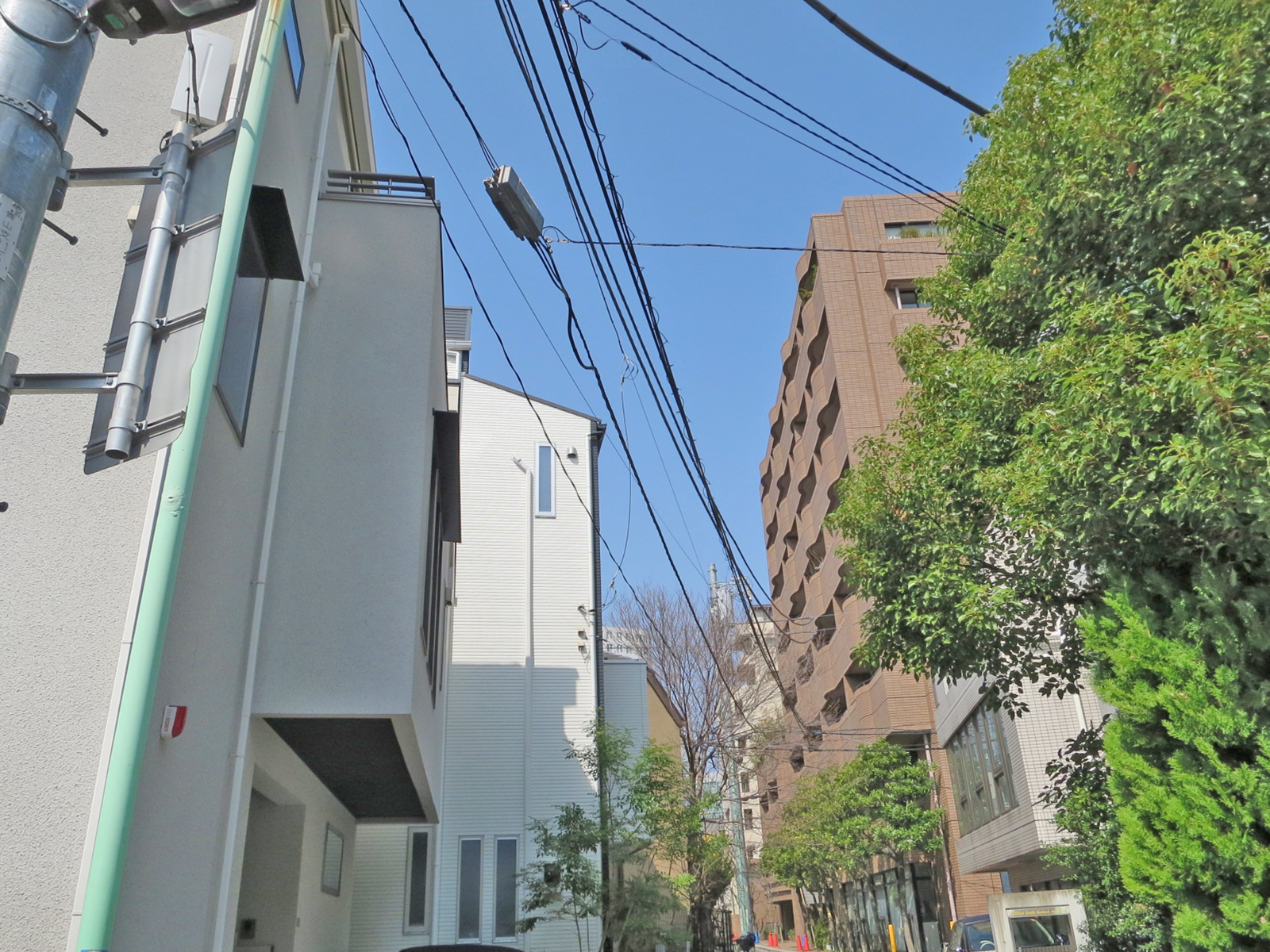 周辺は閑静な住宅街