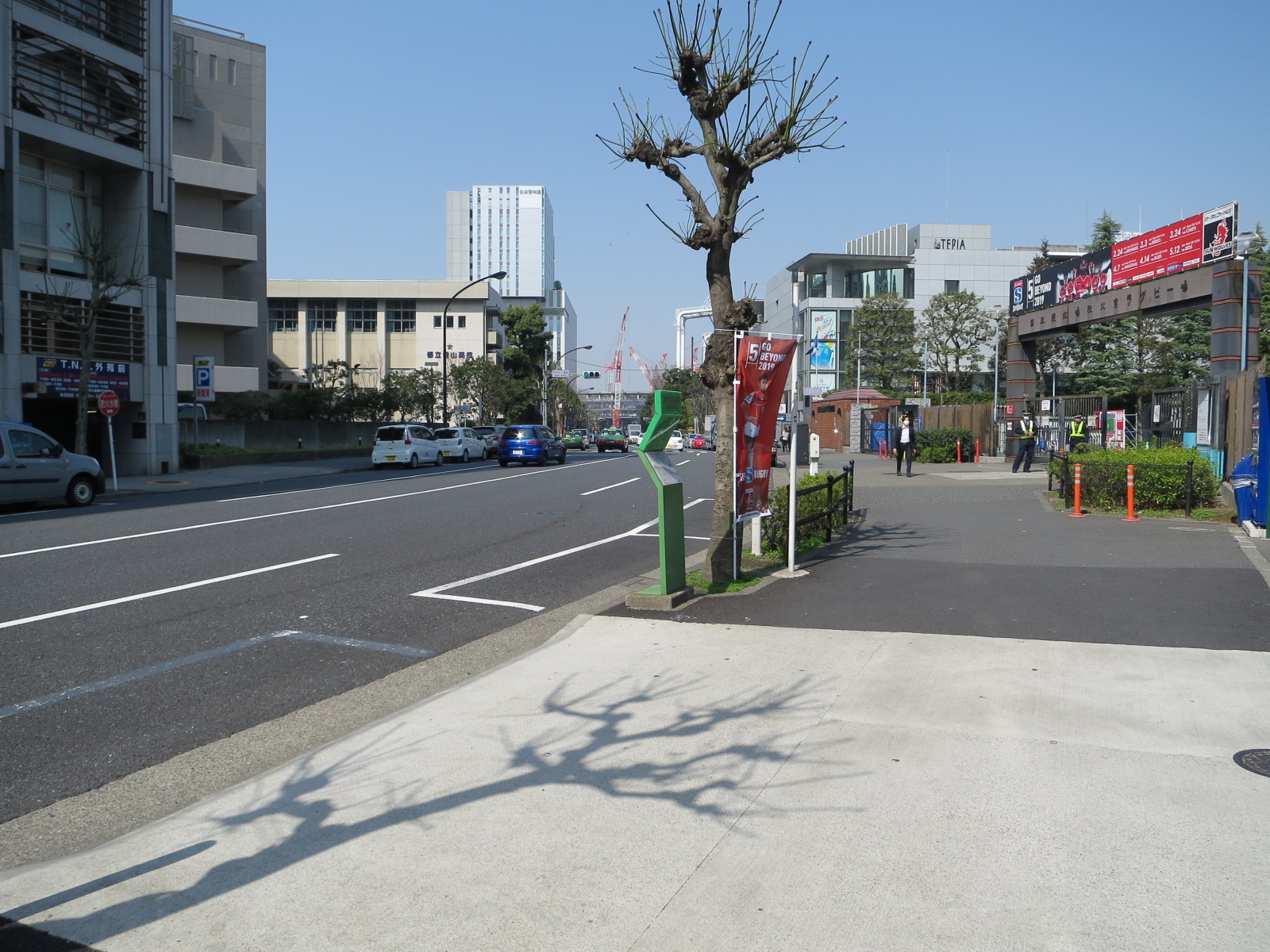 オフィスビル前面道路