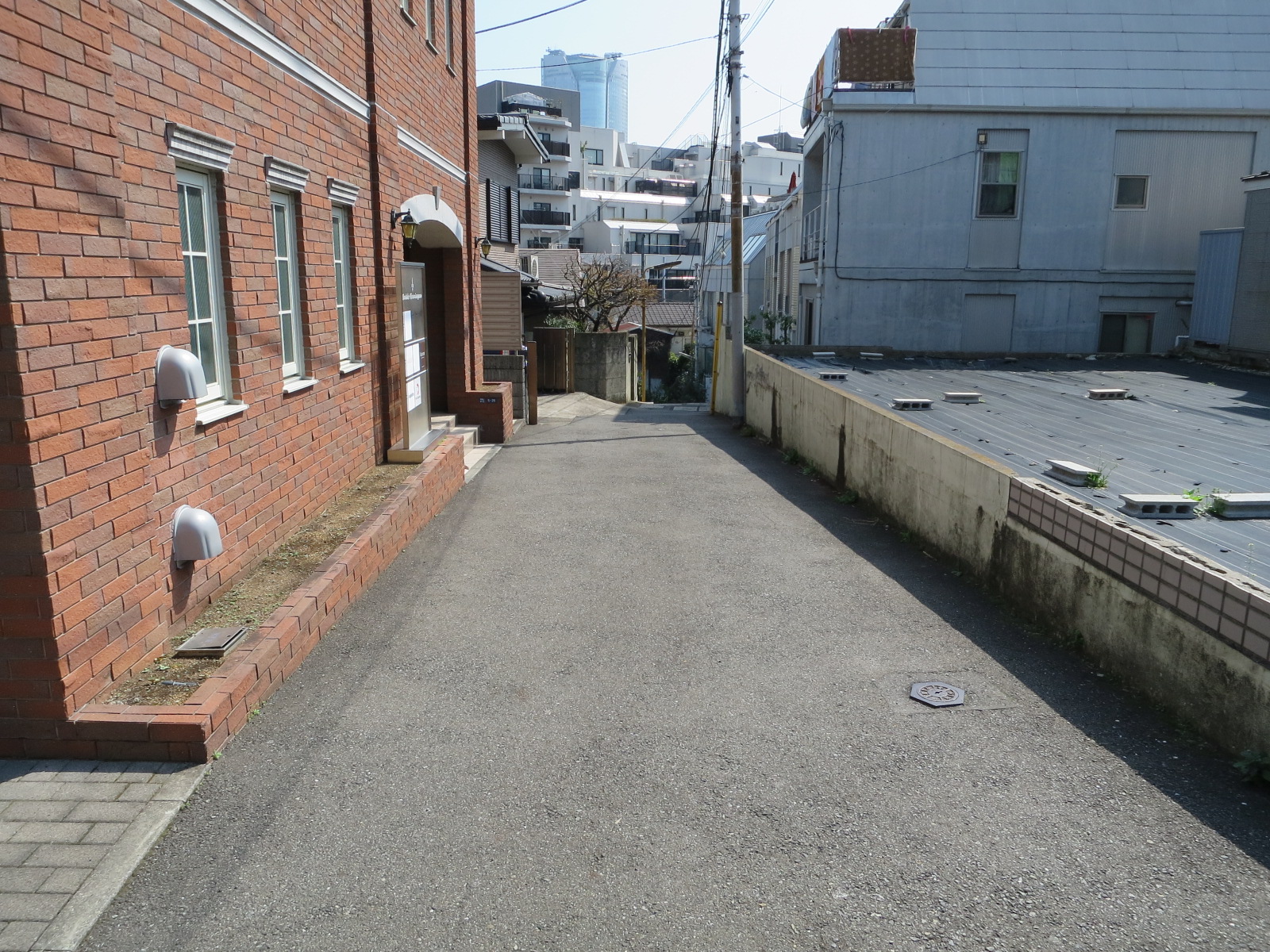 オフィスビル前面道路