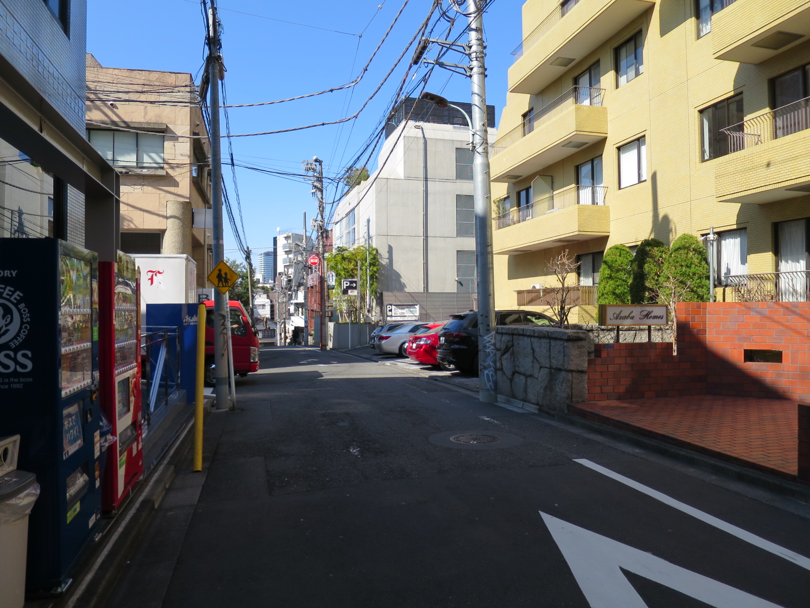 周辺は静かなエリア