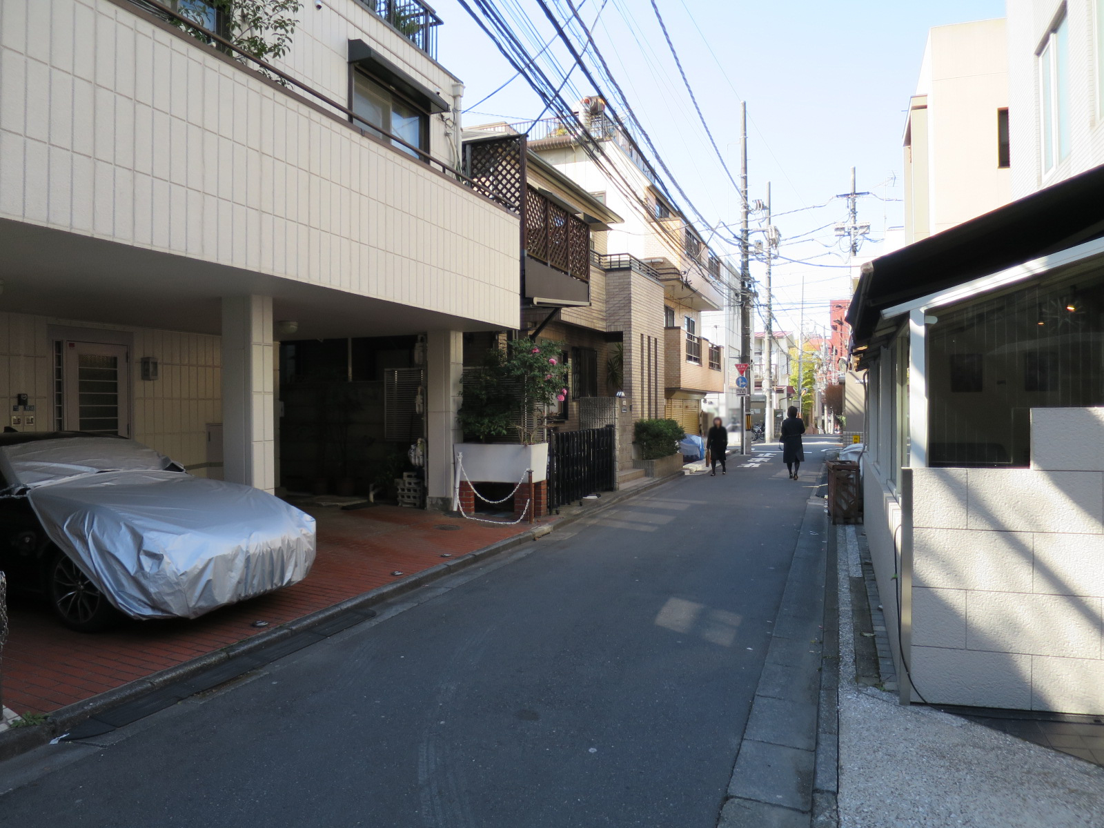 周辺は静かなエリア
