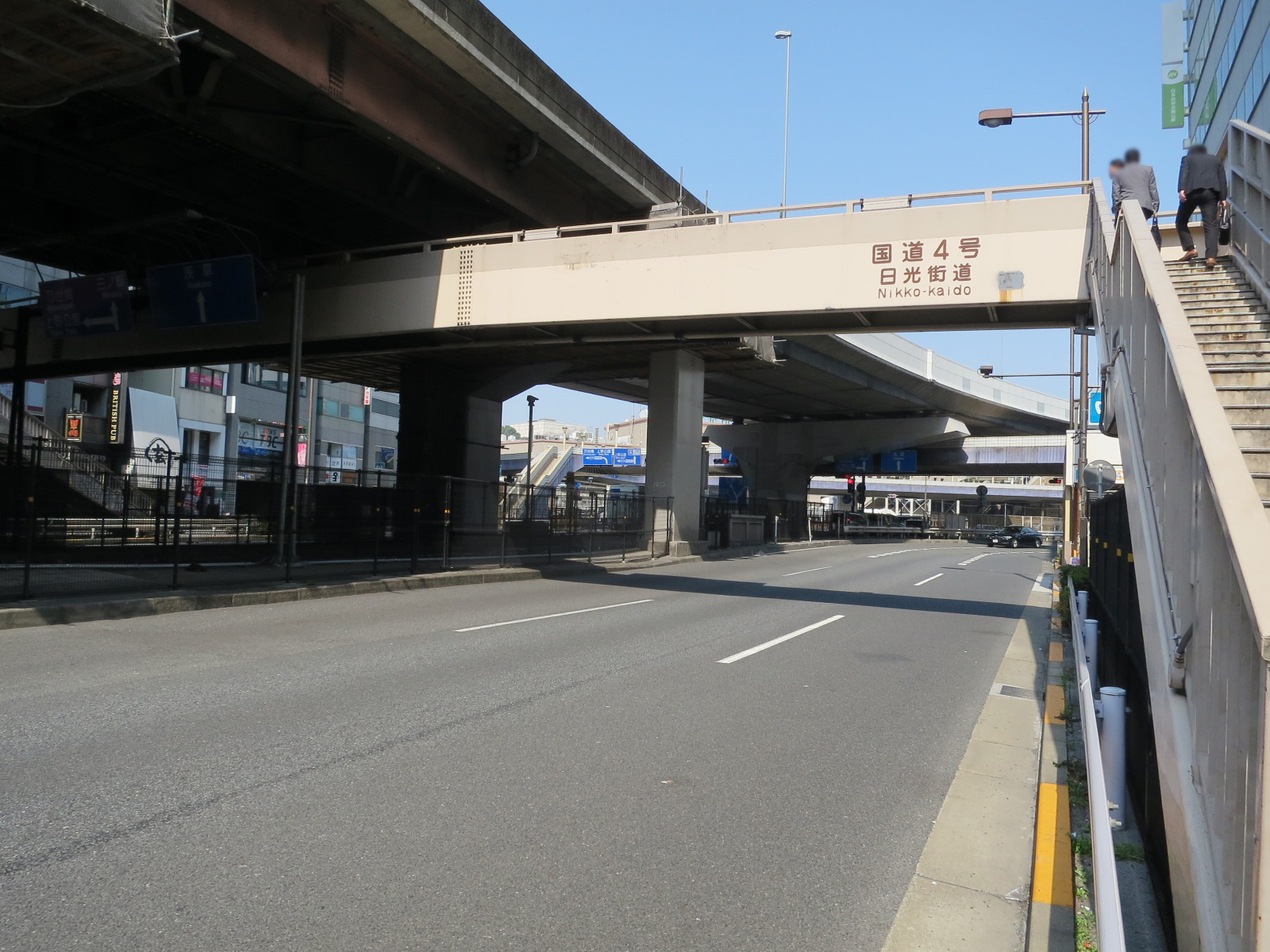 前面の昭和通り