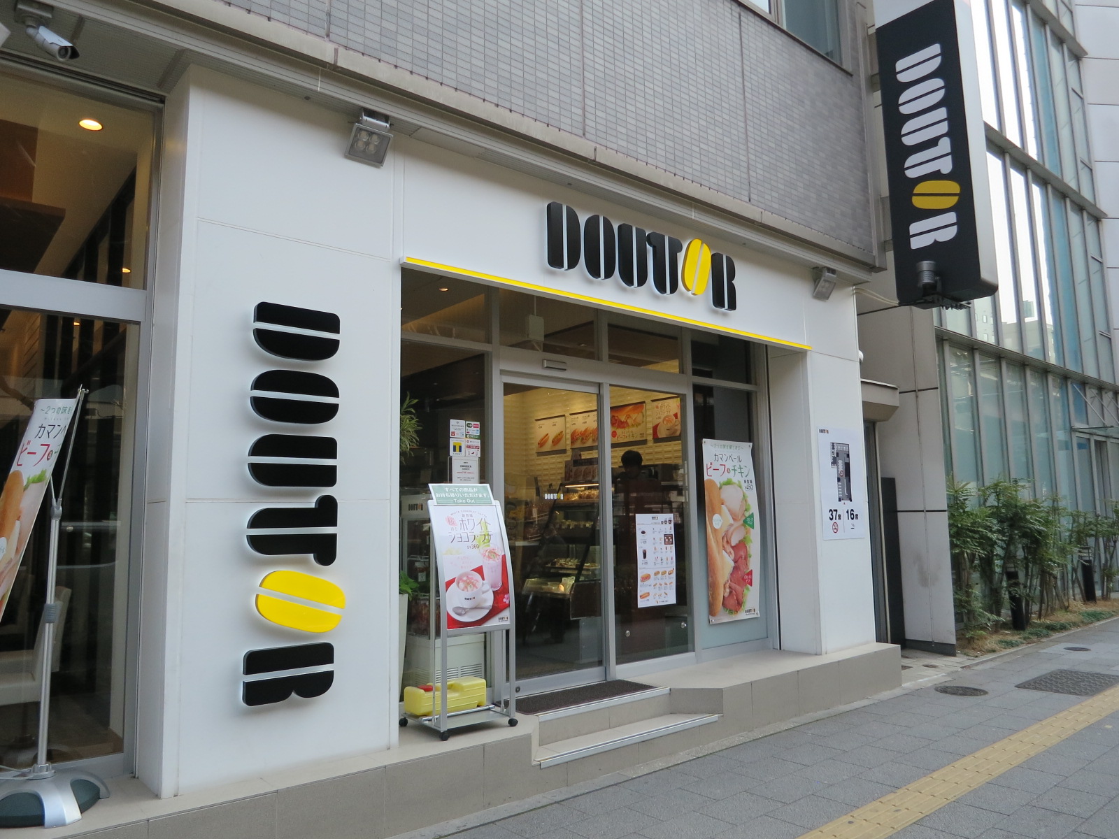 並びのドトールコーヒーショップ上野昭和通り店