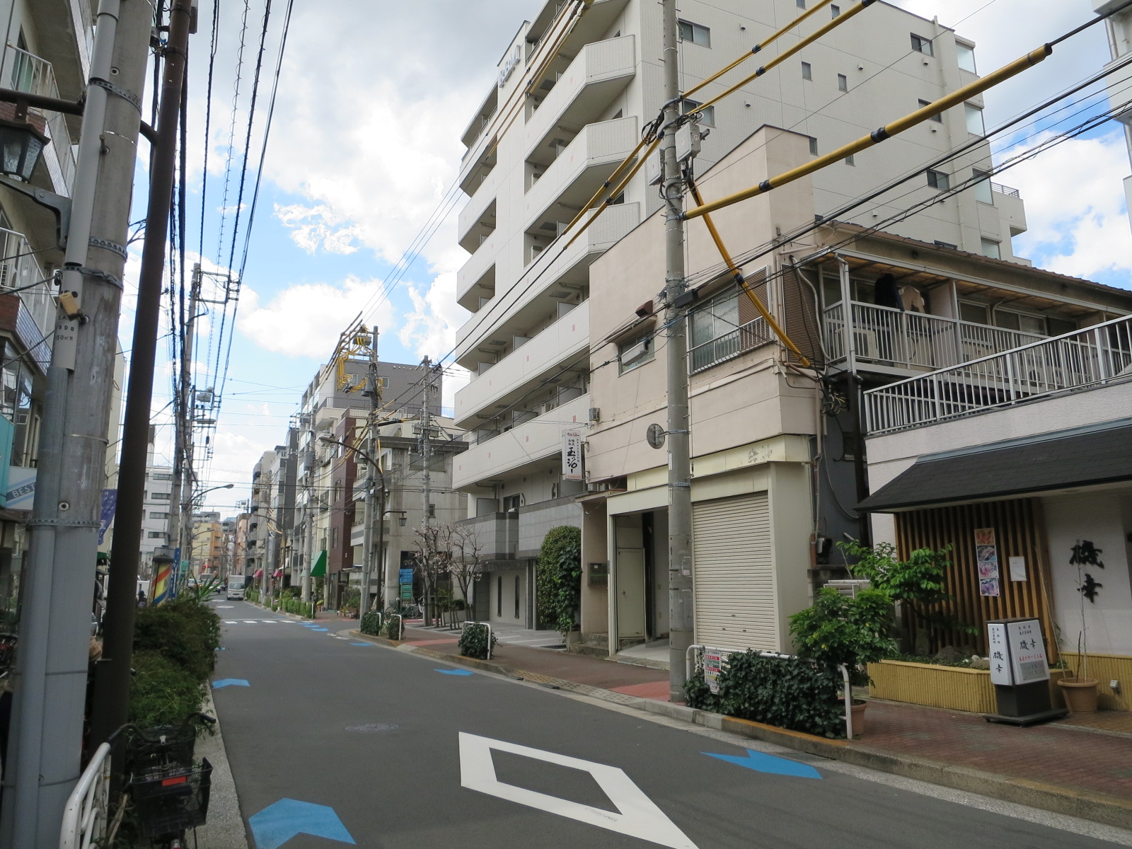 周辺は静かなエリア