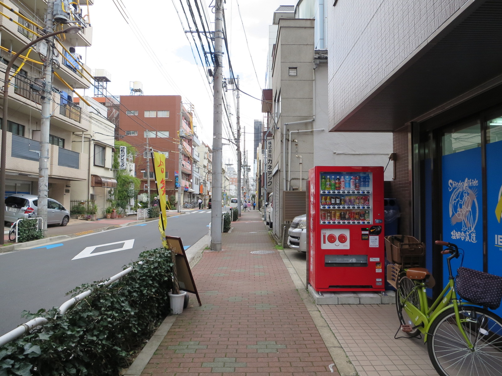 東陽大経ビル前面の通り