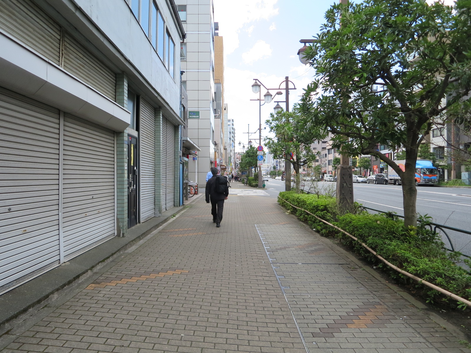 サンメッセTOKYOビル前面の通り