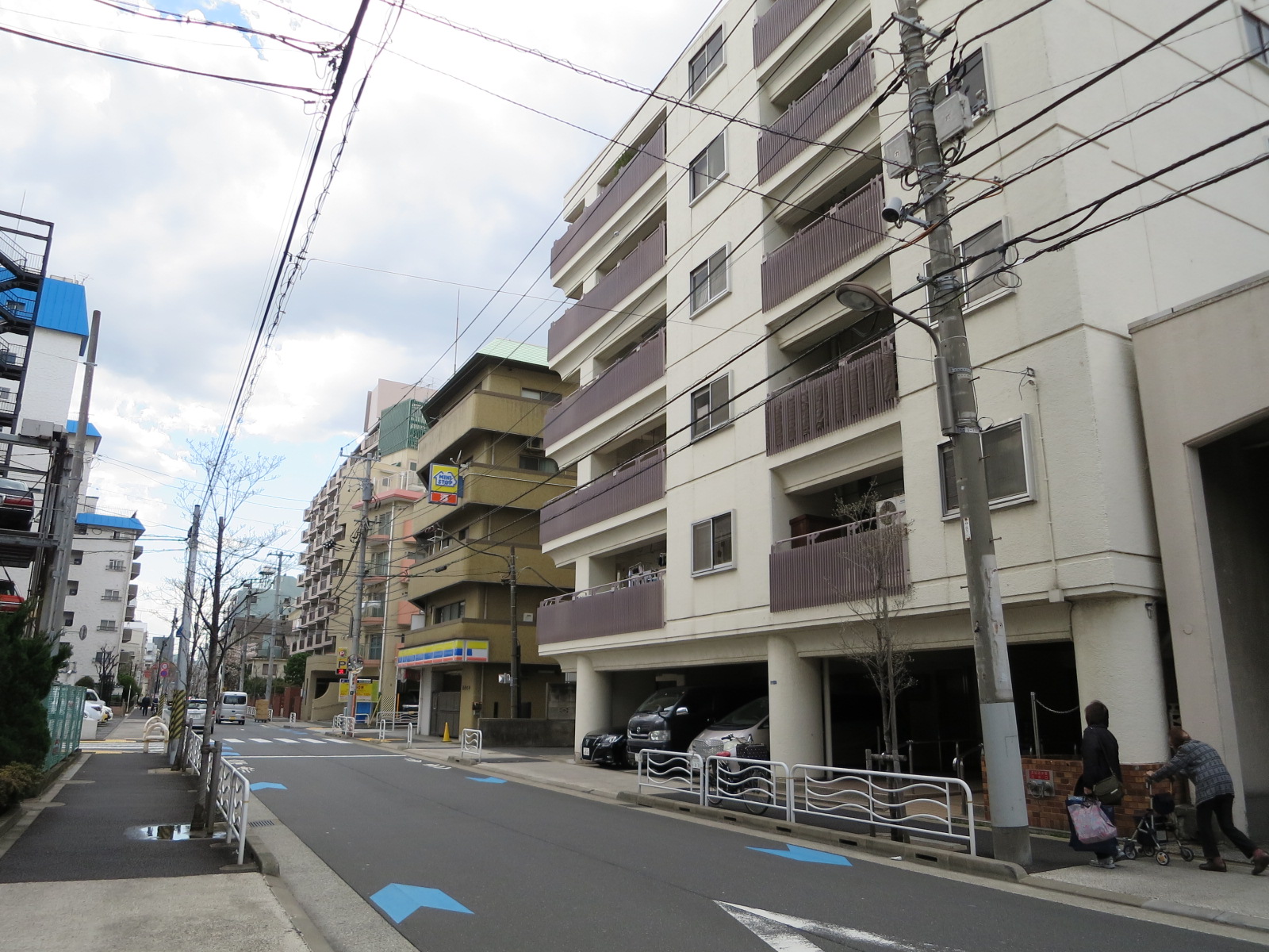 周辺は静かなエリア