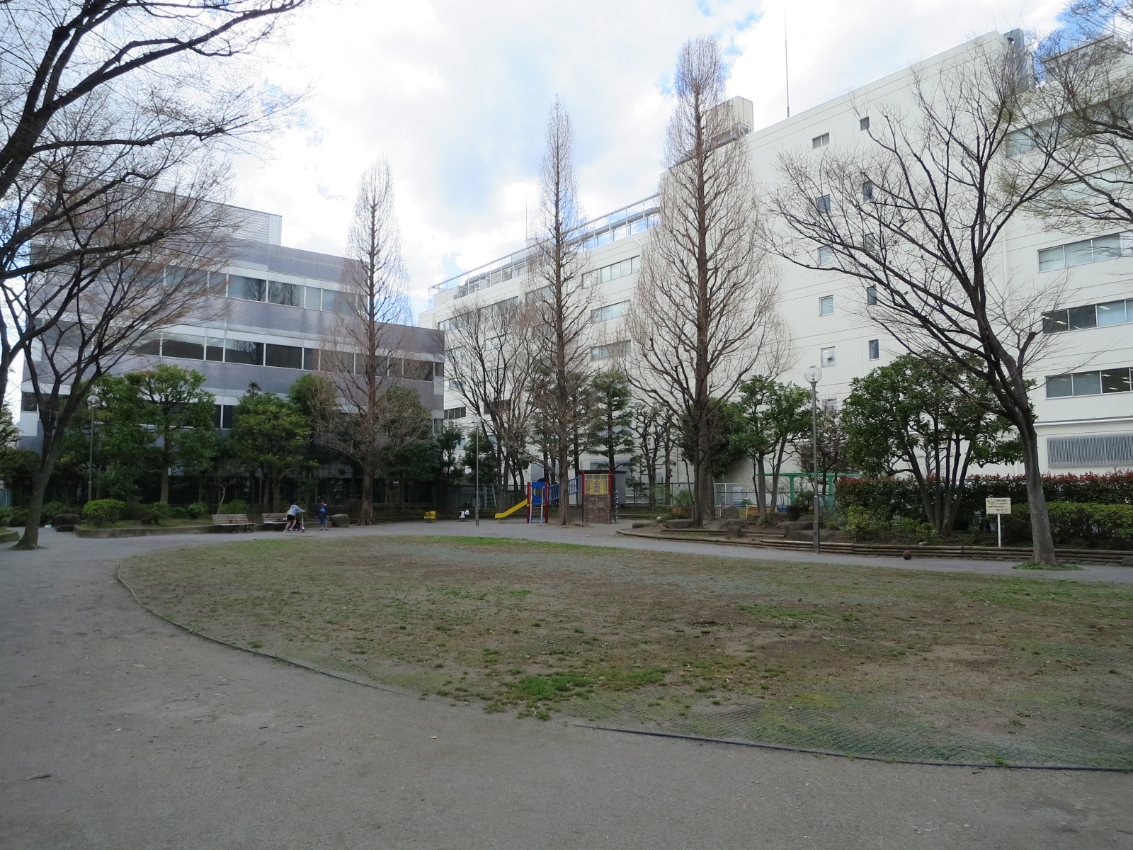 近くの公園