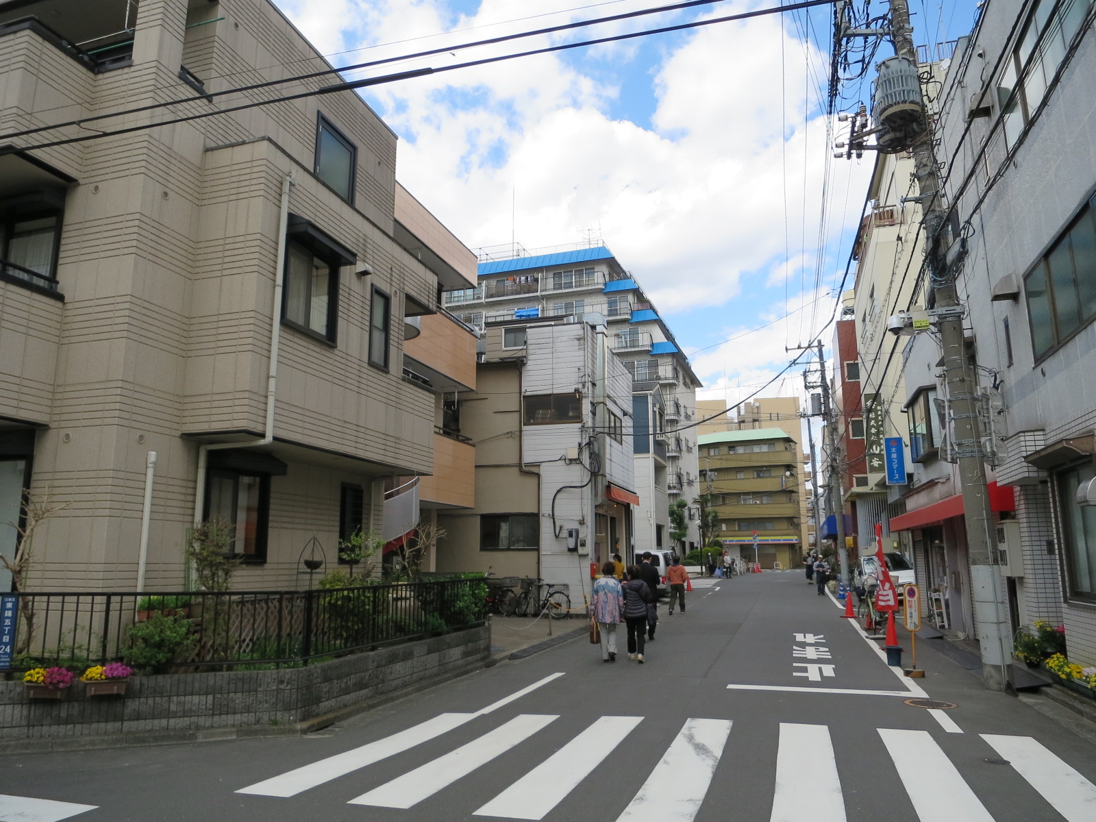 周辺は静かなエリア