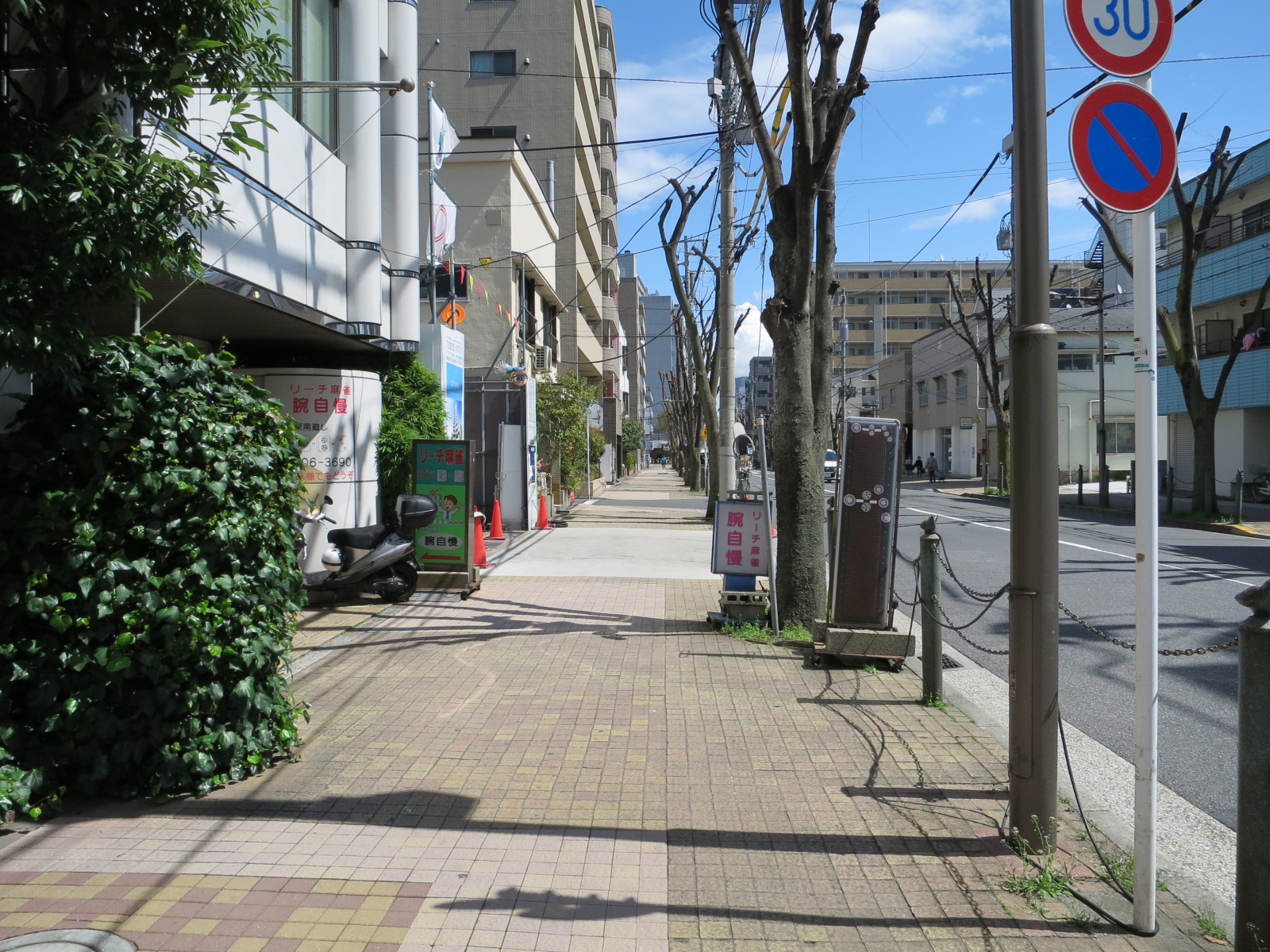 東陽町1丁目ビル前面の通り