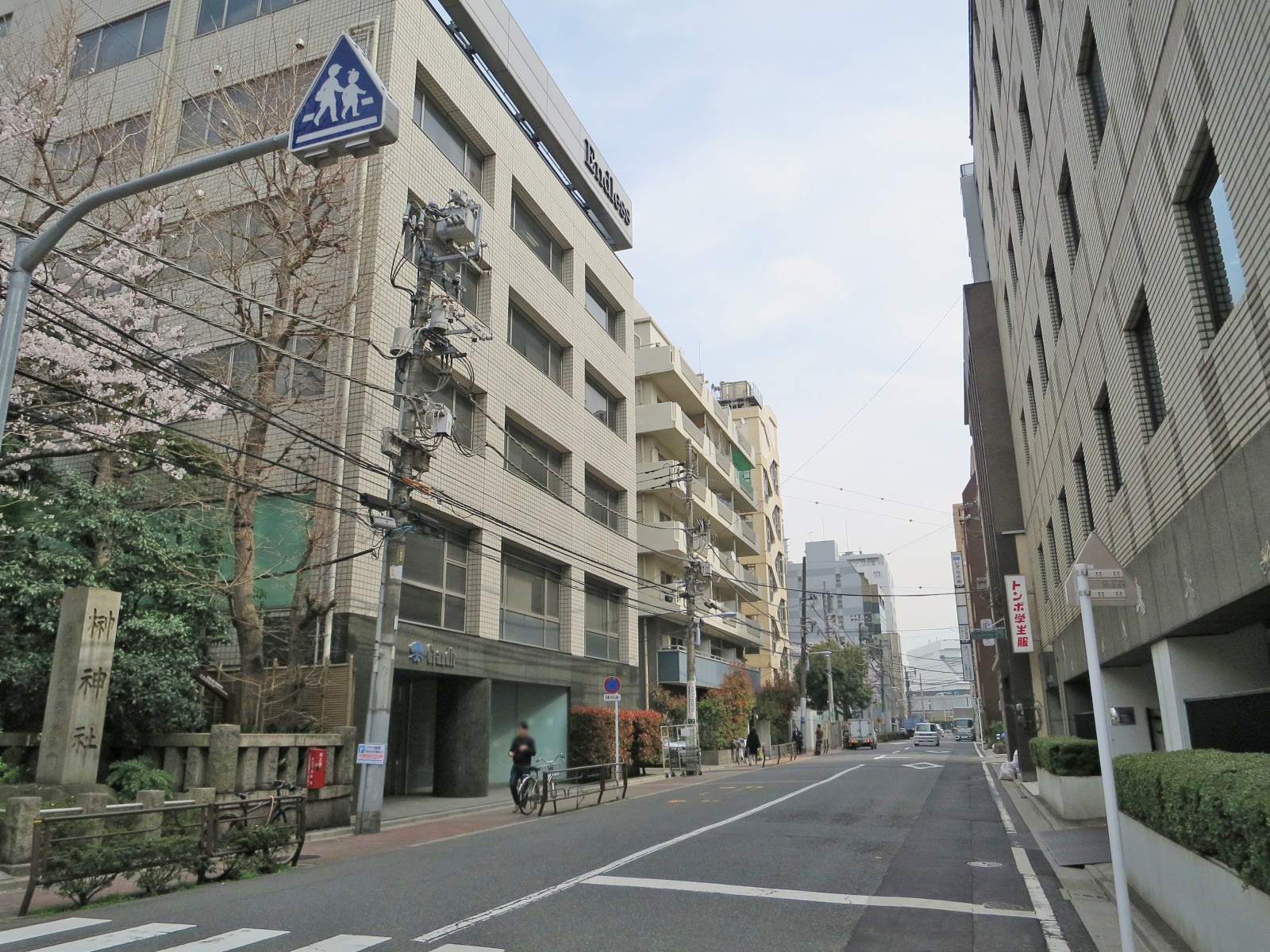 周辺は静かなエリア