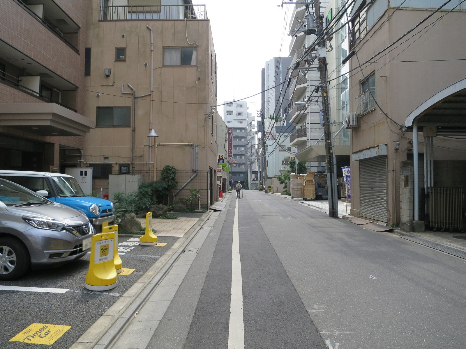 平井ビル前面の通り