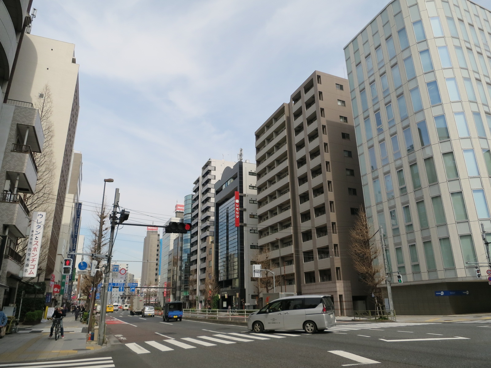 周辺はオフィス店舗が多いエリア