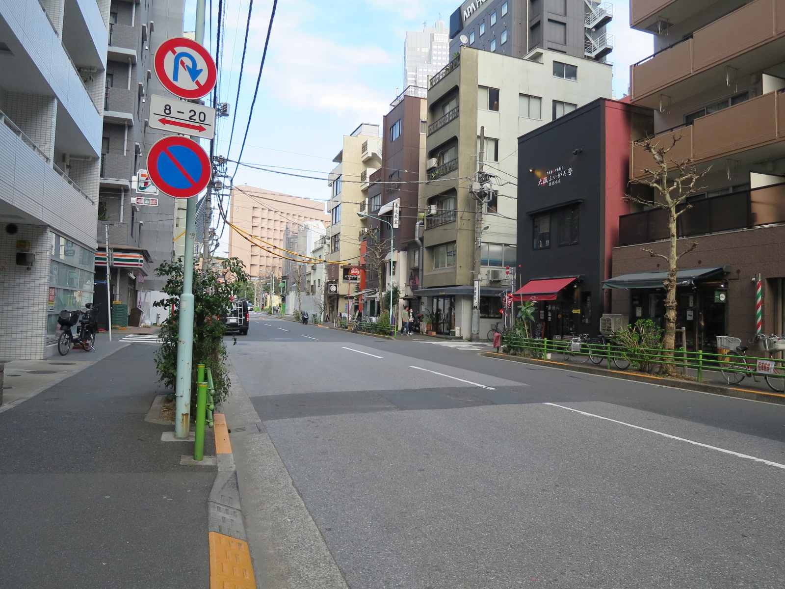 オフィス前面の通り