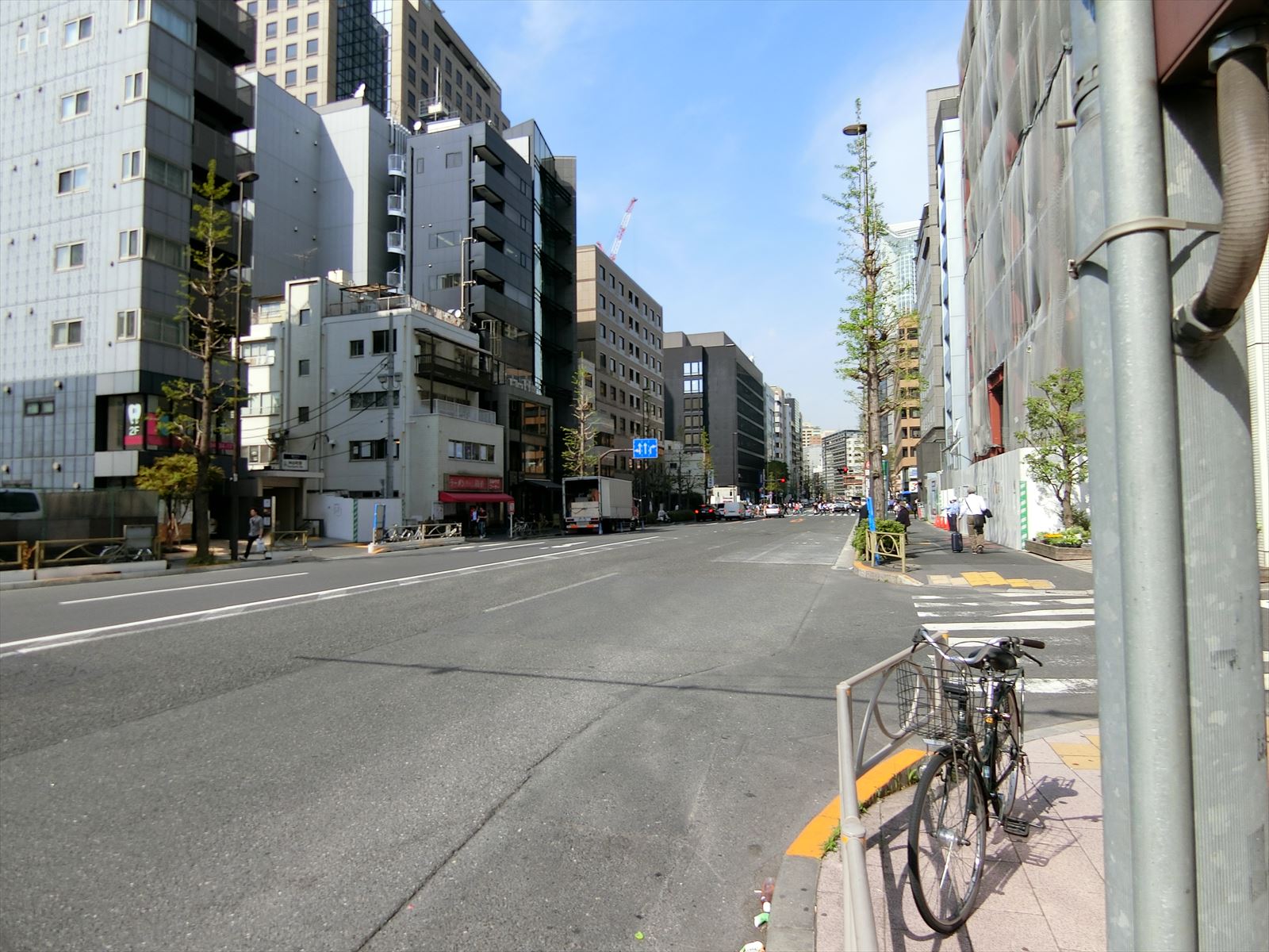 前面の桜田通り