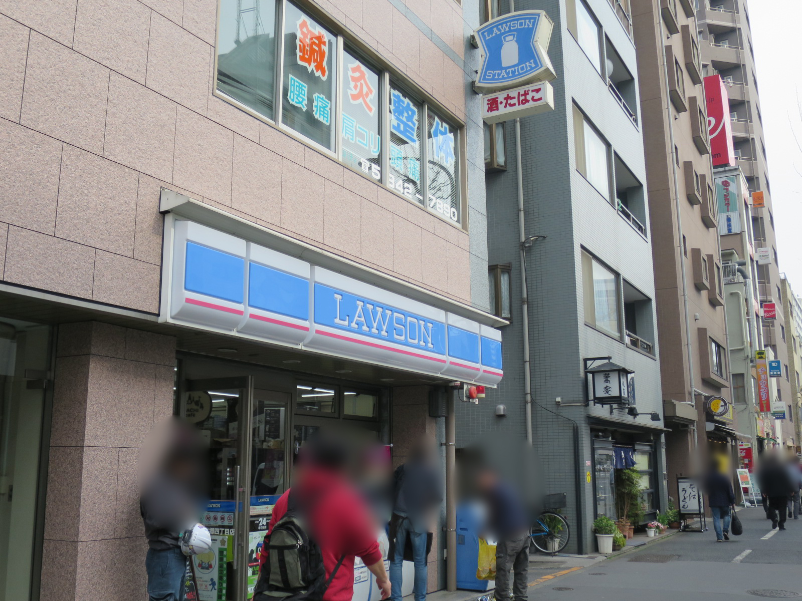 徒歩3分のローソン本郷四丁目店
