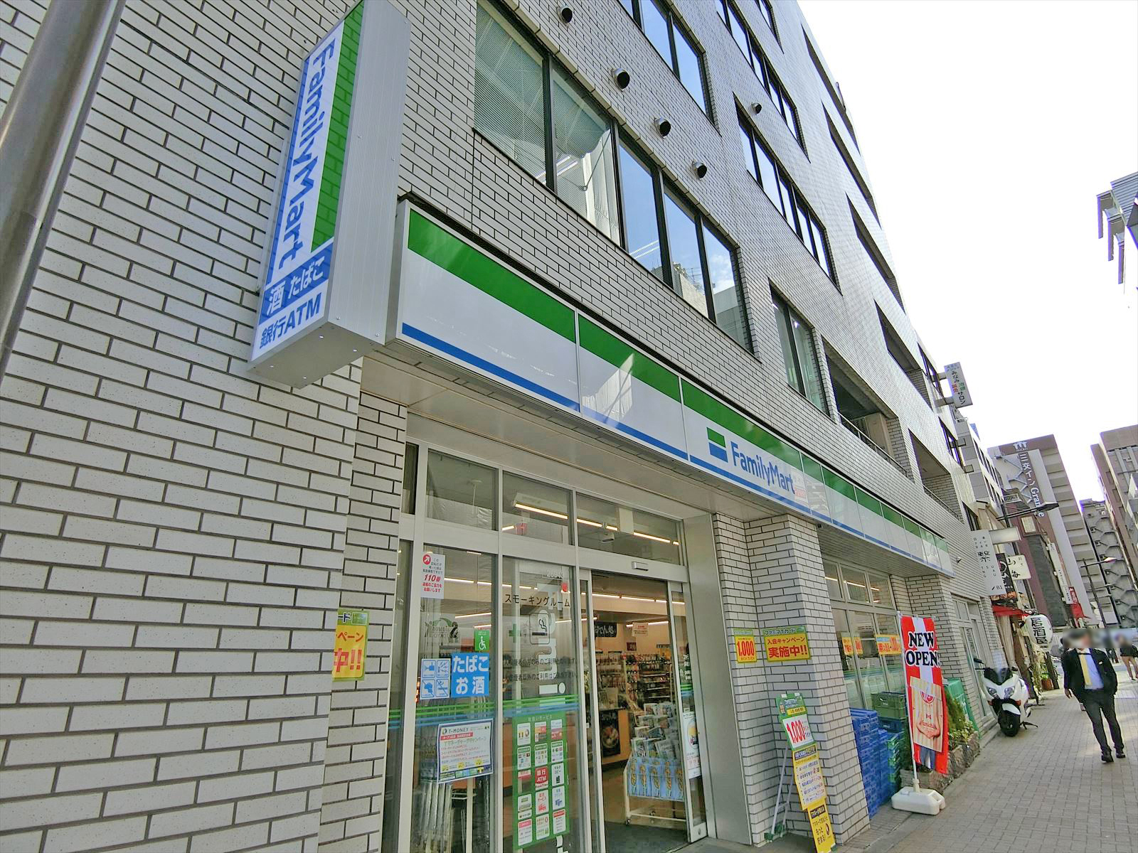 徒歩1分のファミリーマート浜松町駅前店