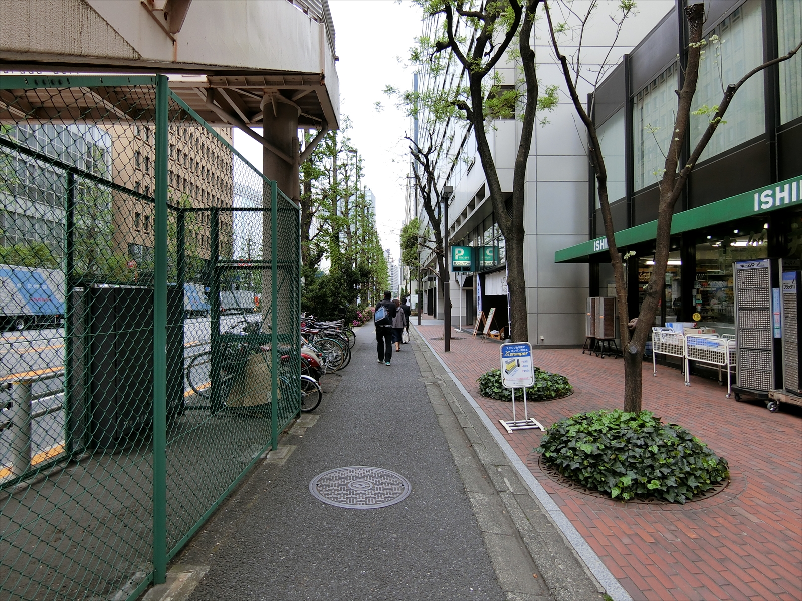 大石ビル前面の通り