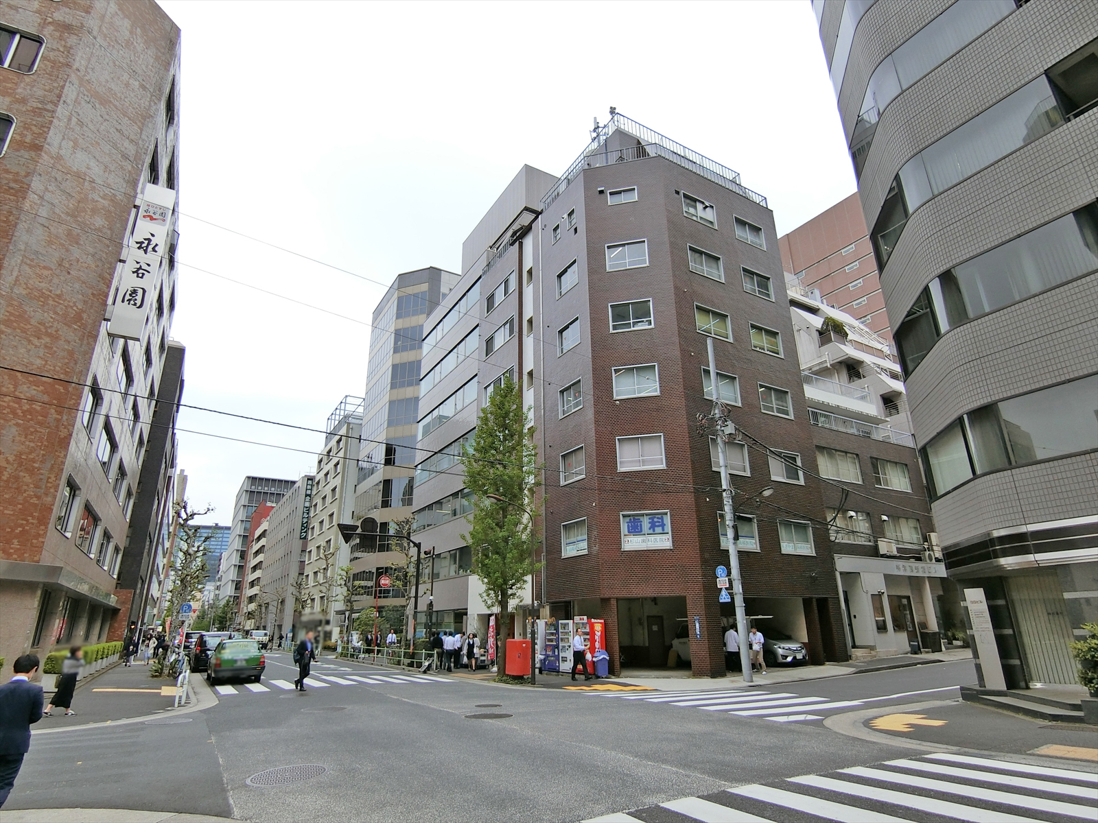 周辺は静かなエリア