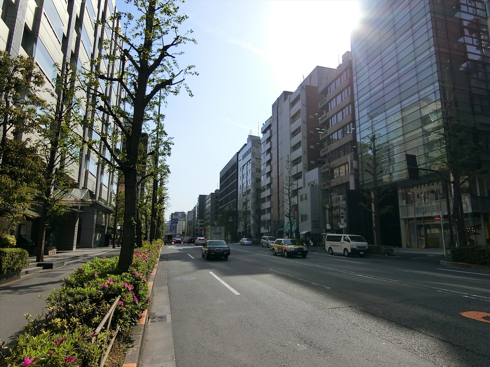 前面は桜田通り