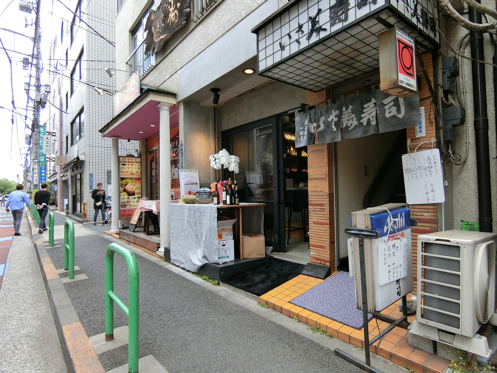 付近の飲食店