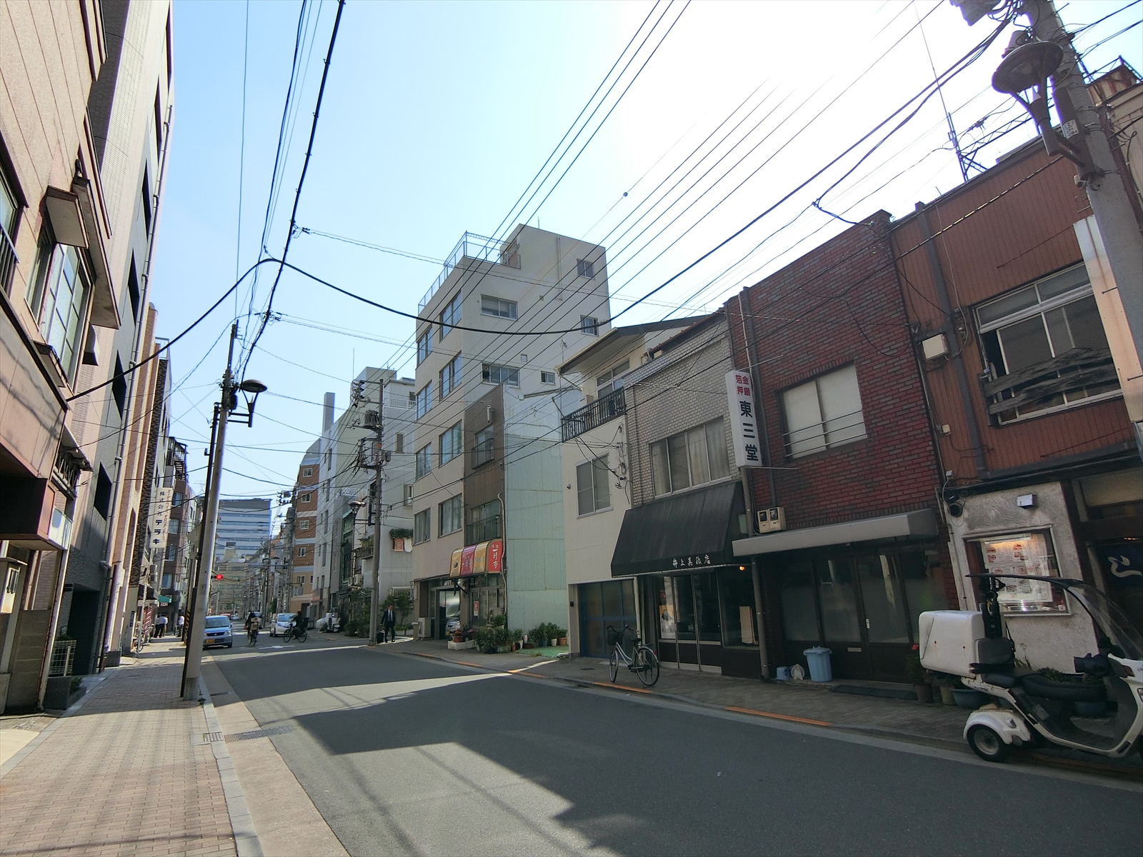 周辺は静かなエリア