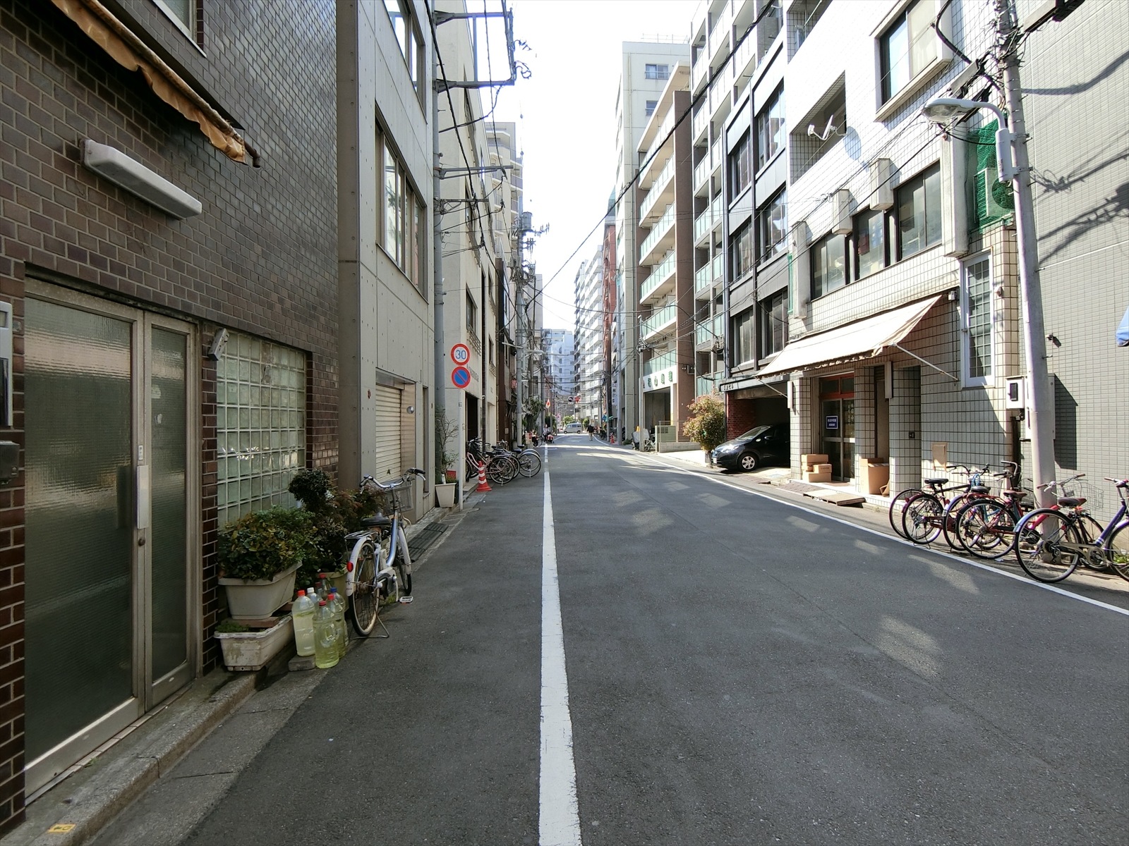 東亜ビル前面の通り