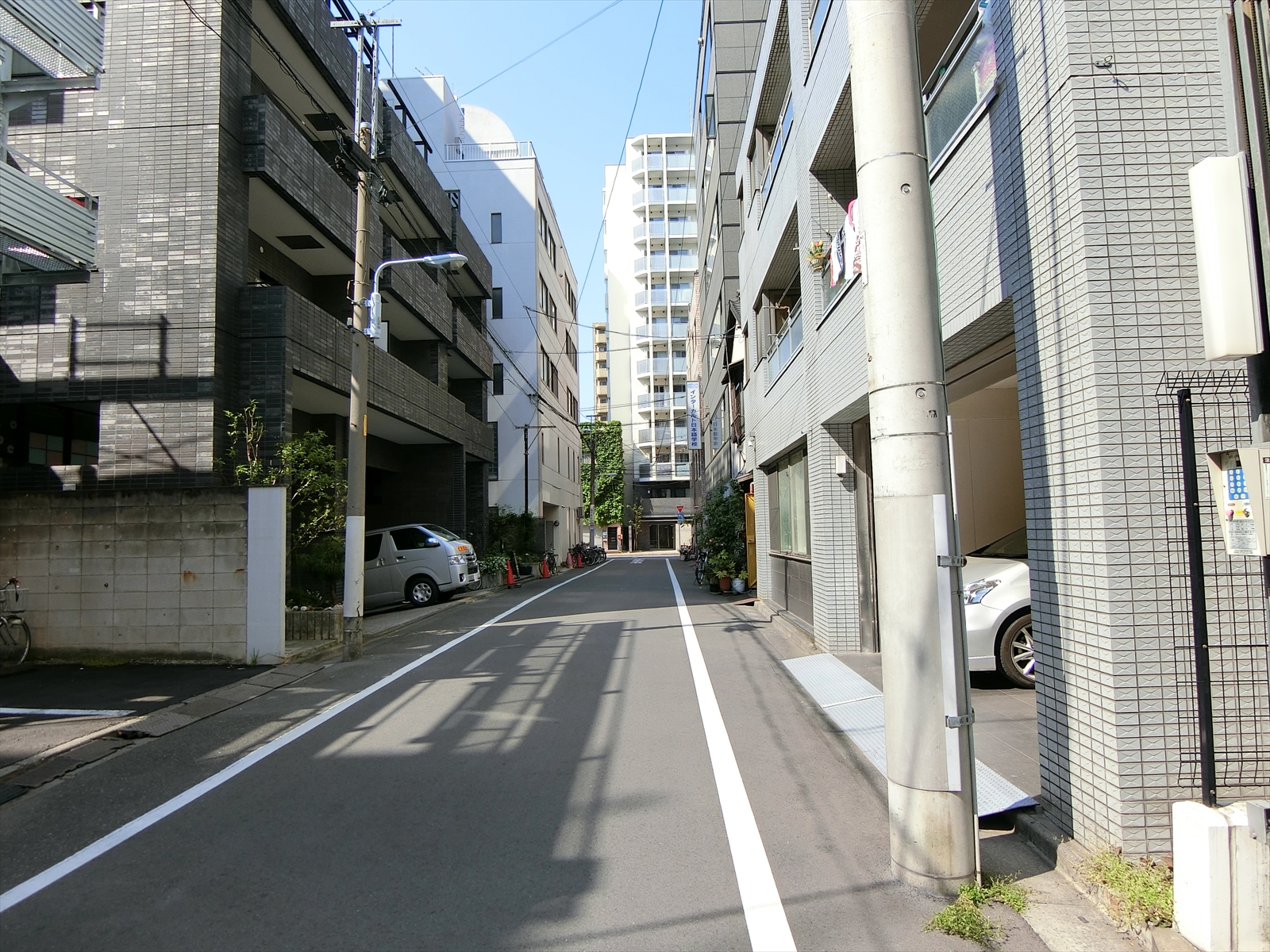 HSビル前面の通り