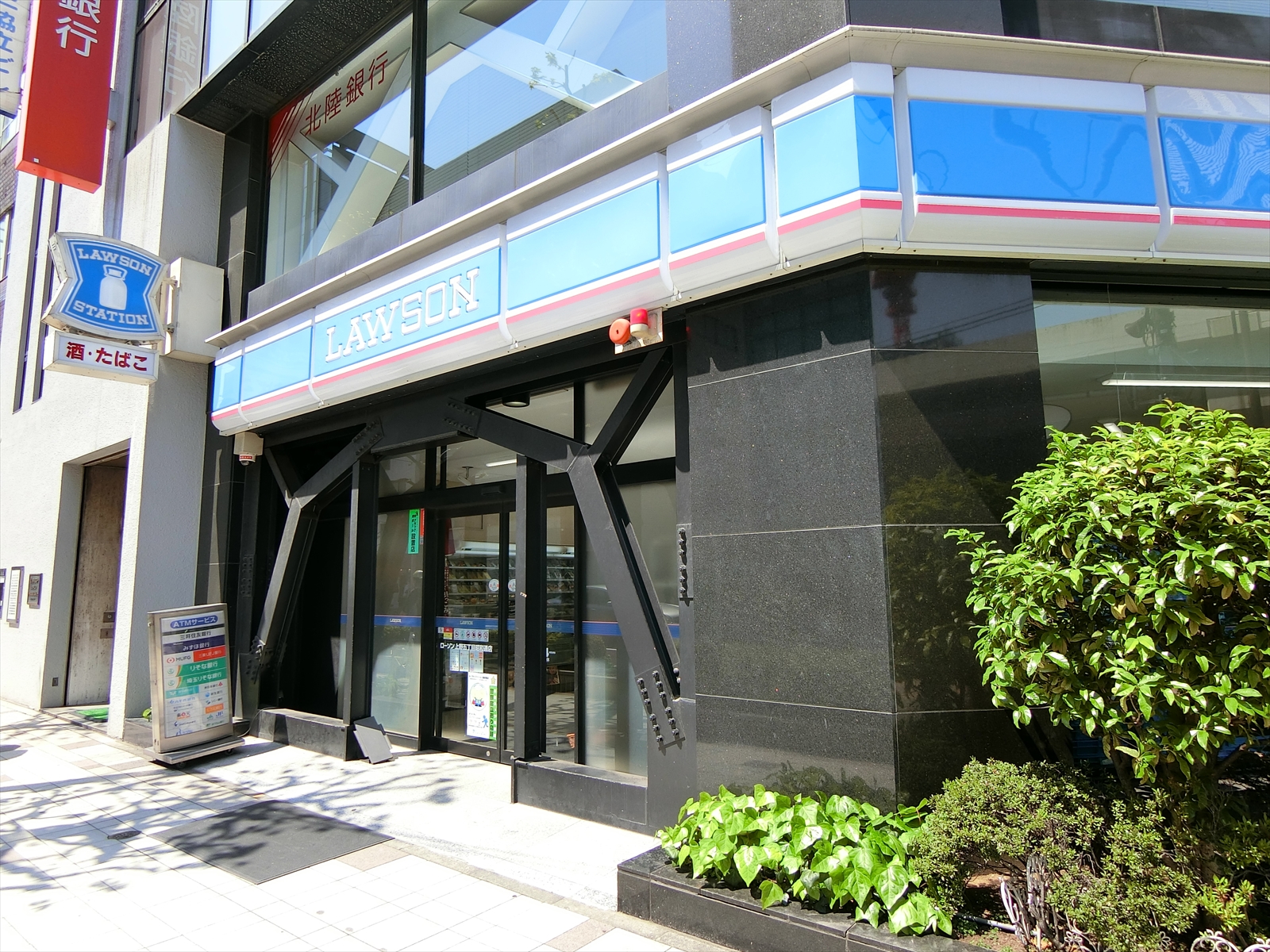 徒歩3分のローソン上野五丁目昭和通店