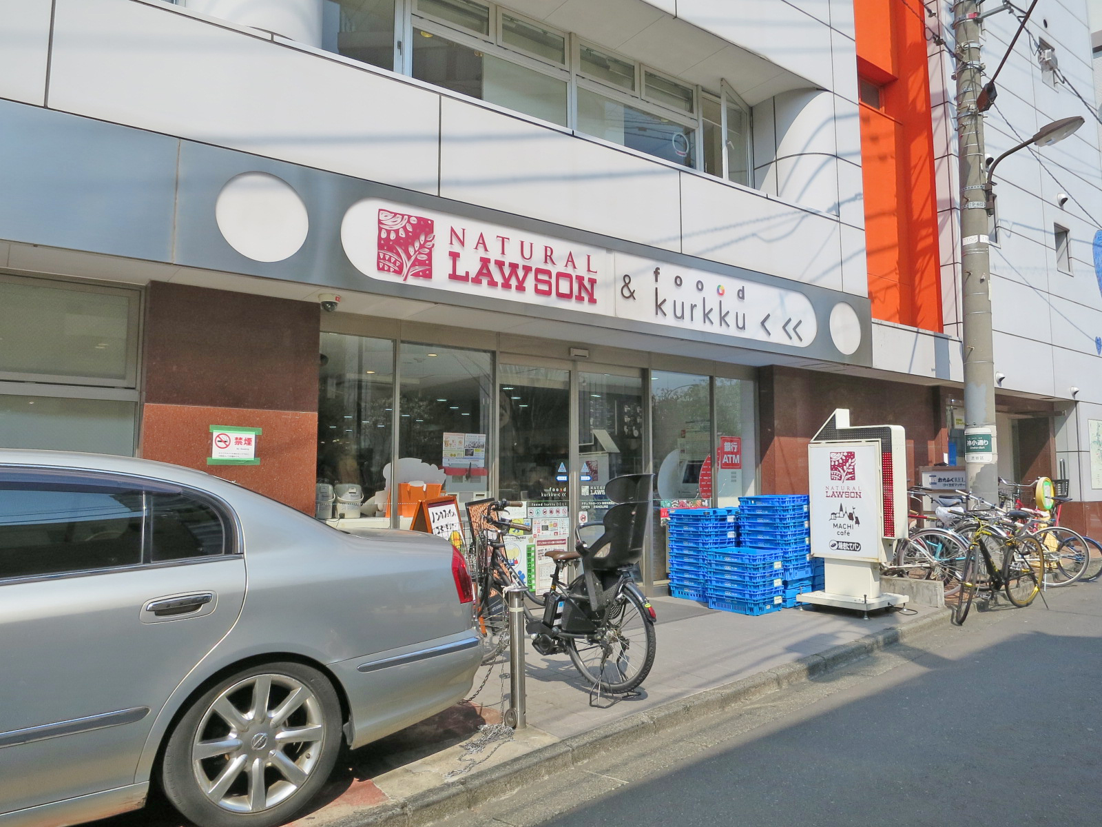 徒歩1分のナチュラルローソン神宮外苑西店