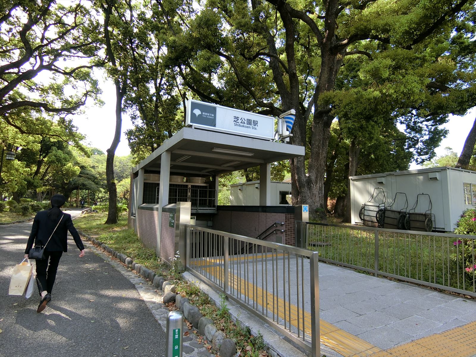 最寄りの「芝公園駅」