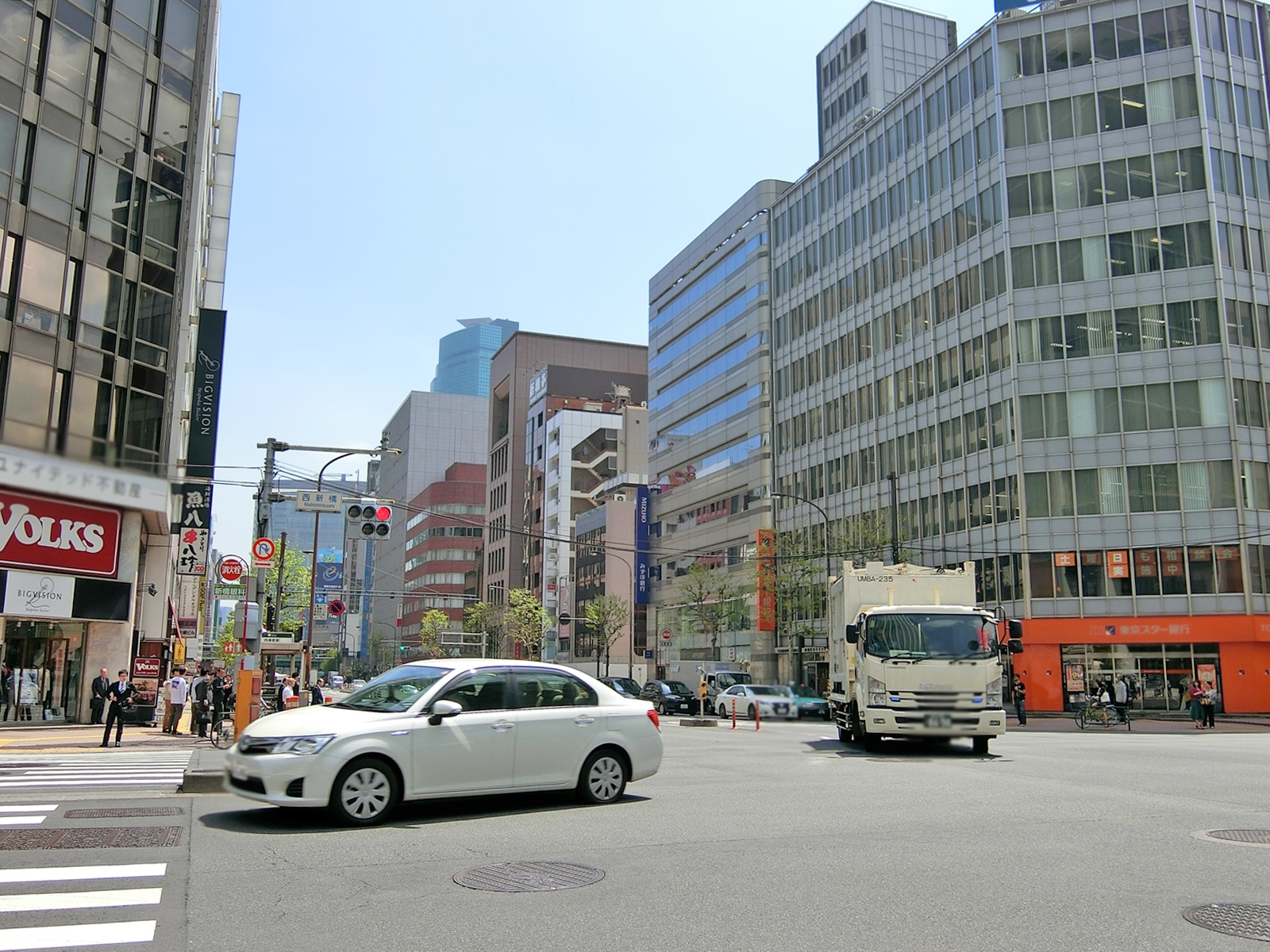 前面の外堀通り