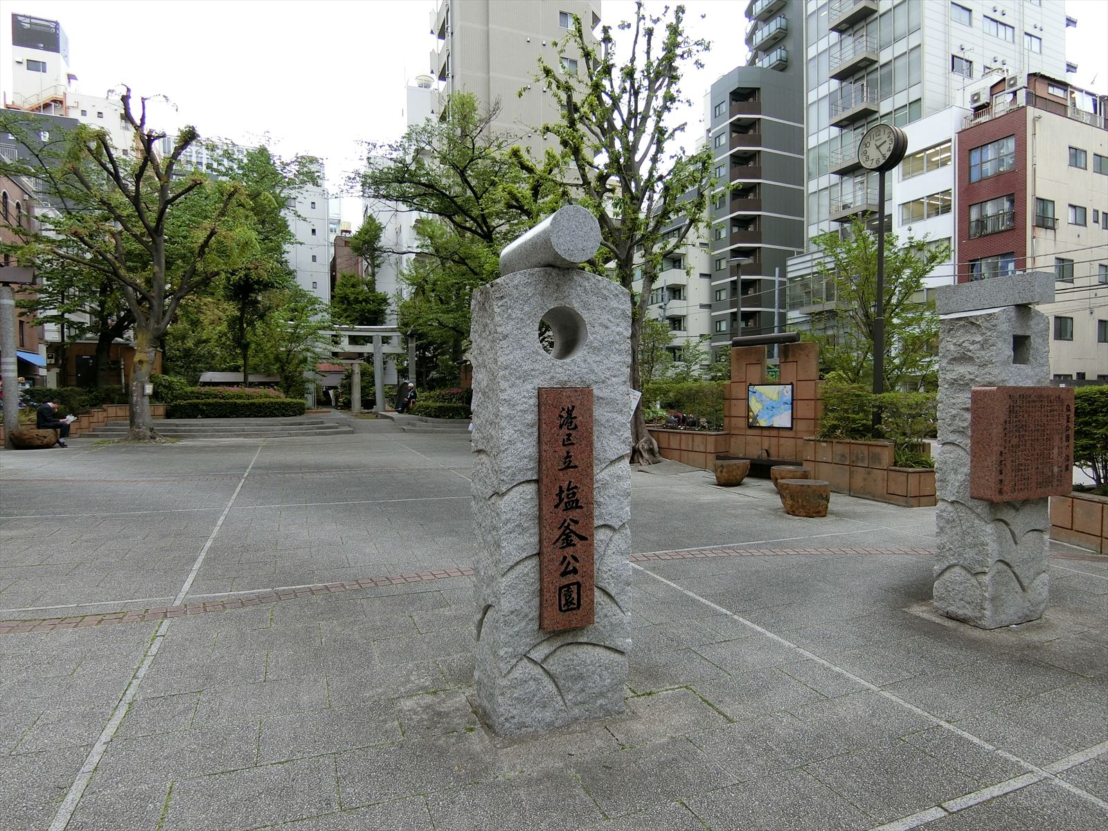 近くの塩釜公園