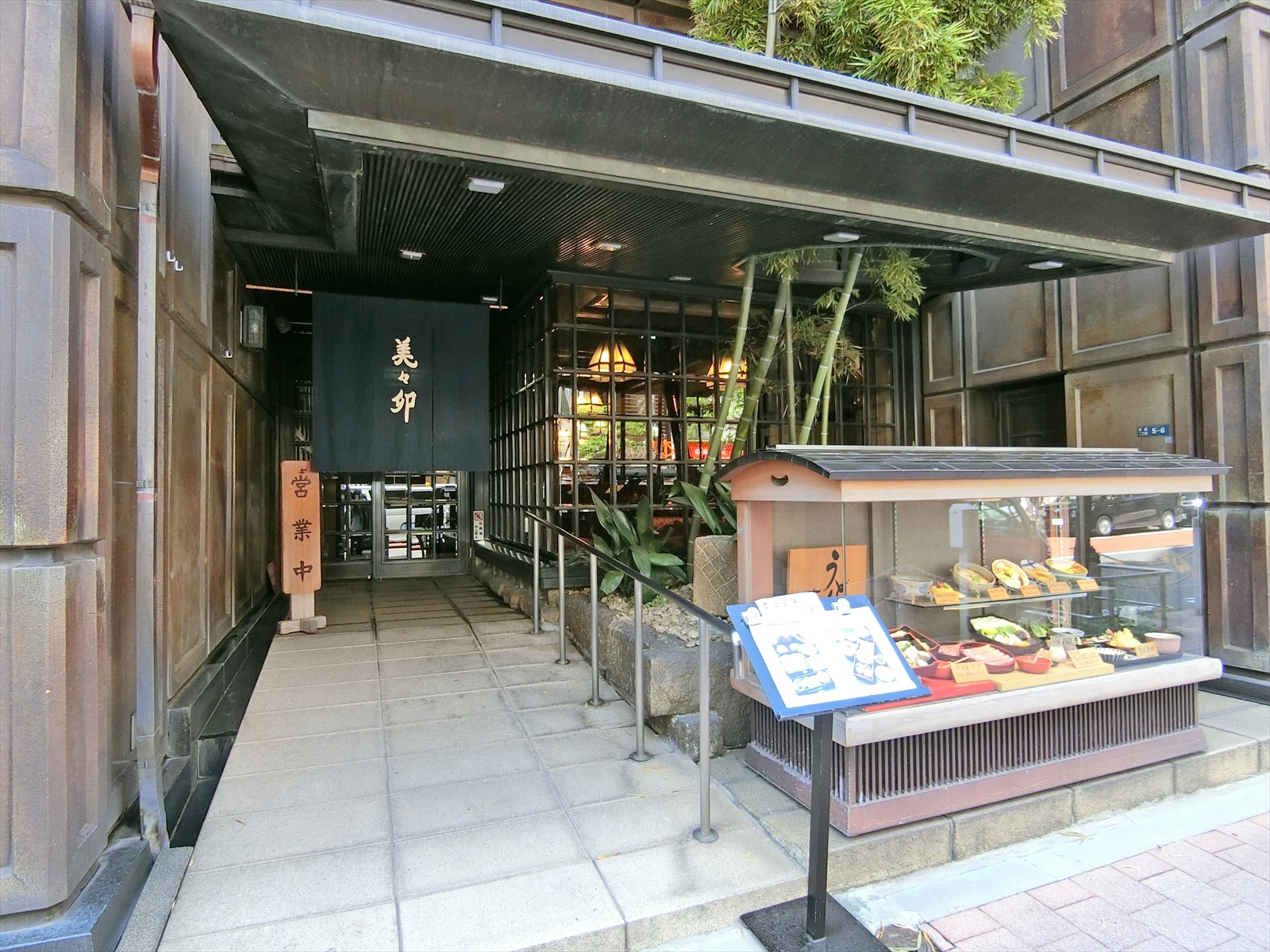 徒歩1分の美々卯新橋店