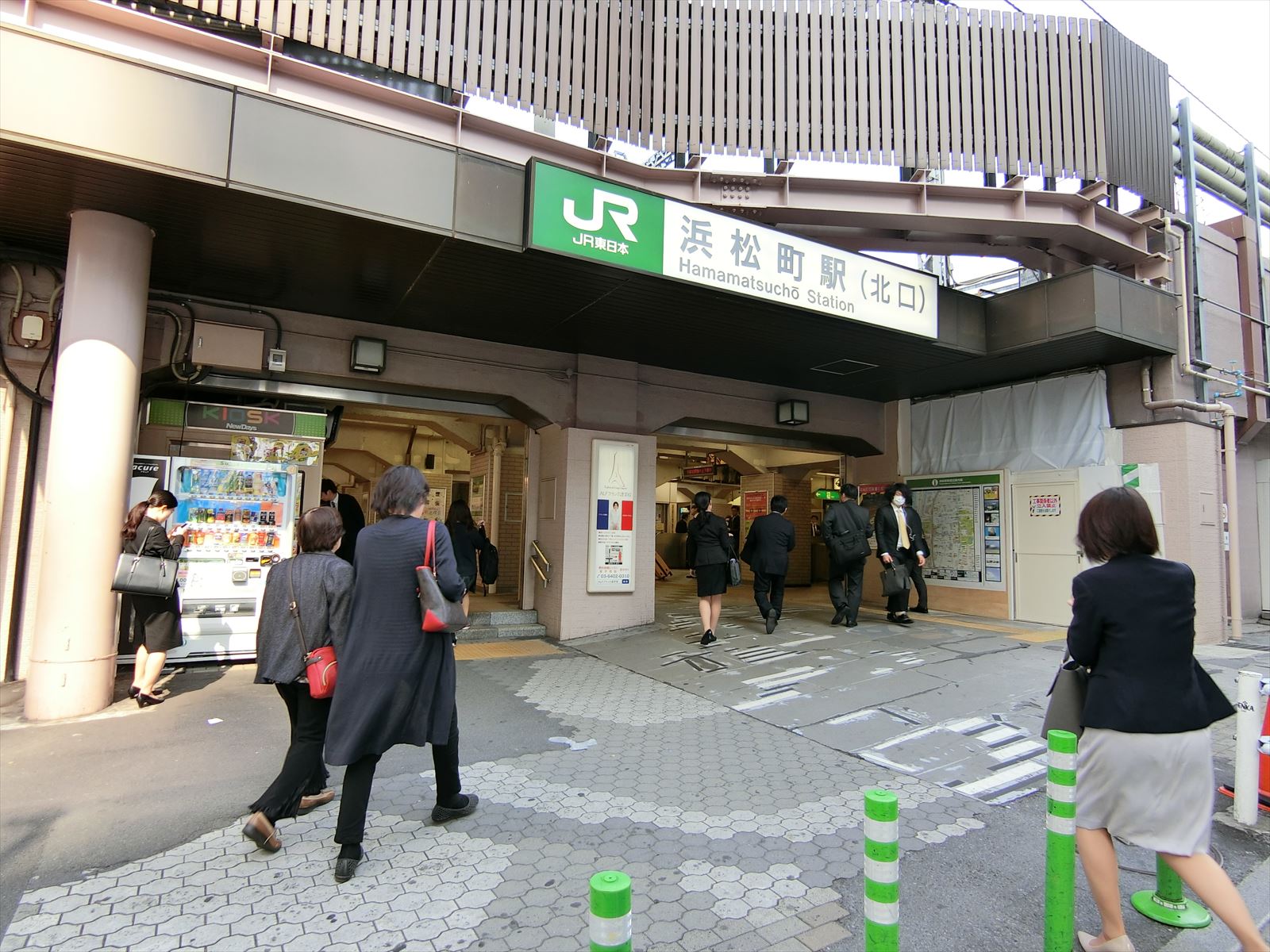 最寄りの「浜松町駅」